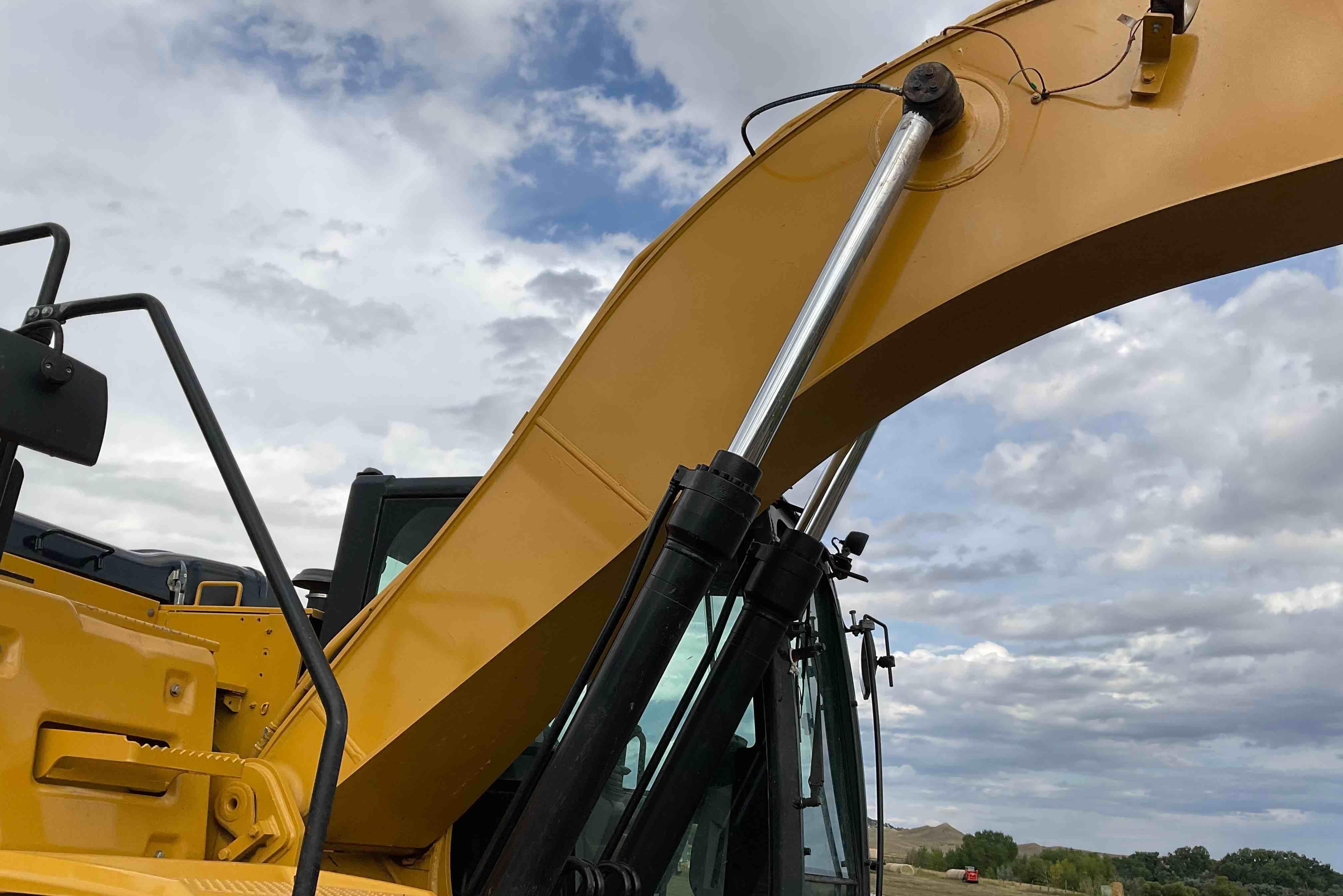 gallery 2017 Caterpillar 320FL Excavator