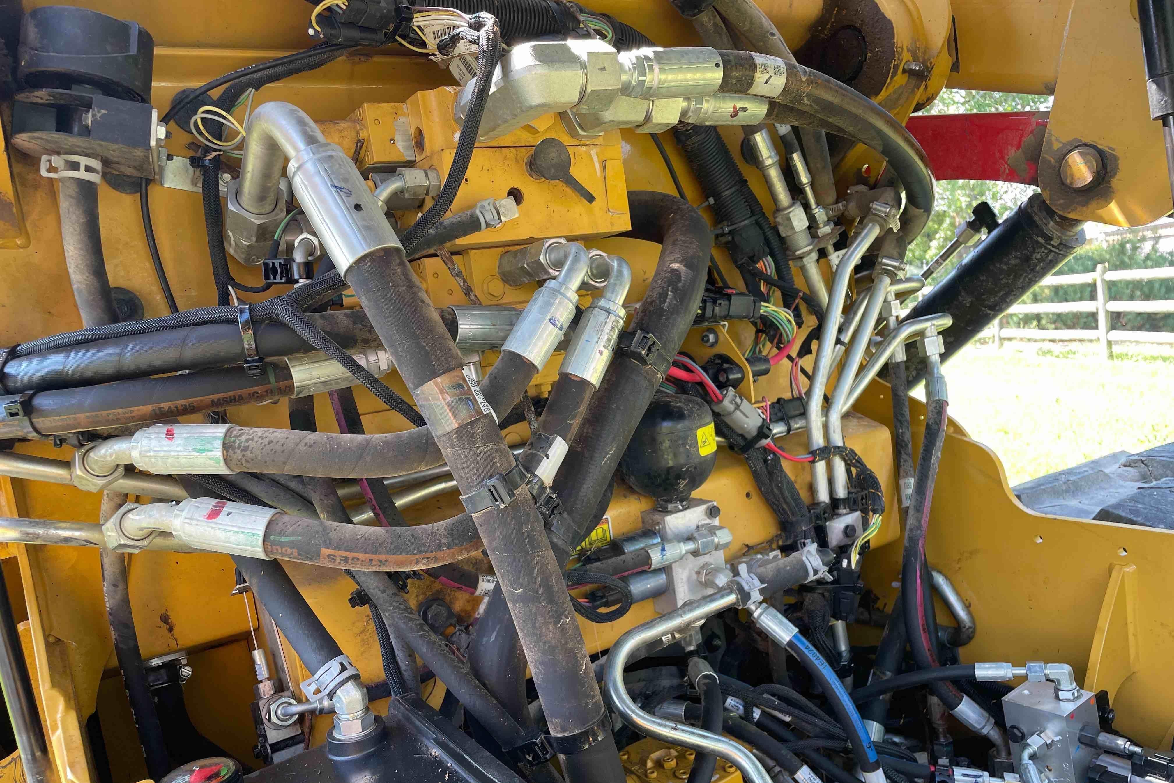 gallery 2019 Caterpillar 299D2 Compact Track Loader