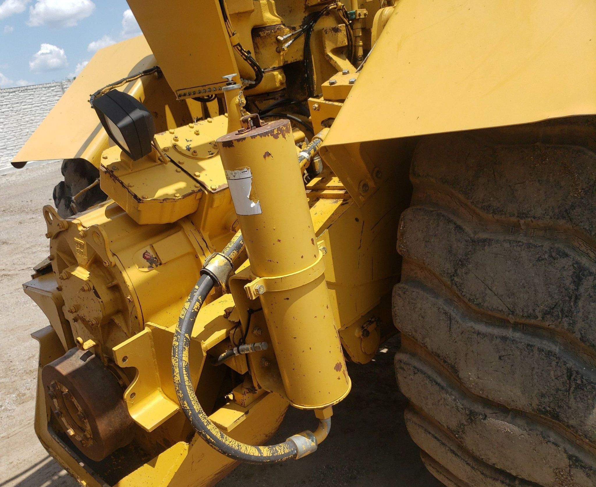 gallery 2006 Caterpillar 615C elevating scraper