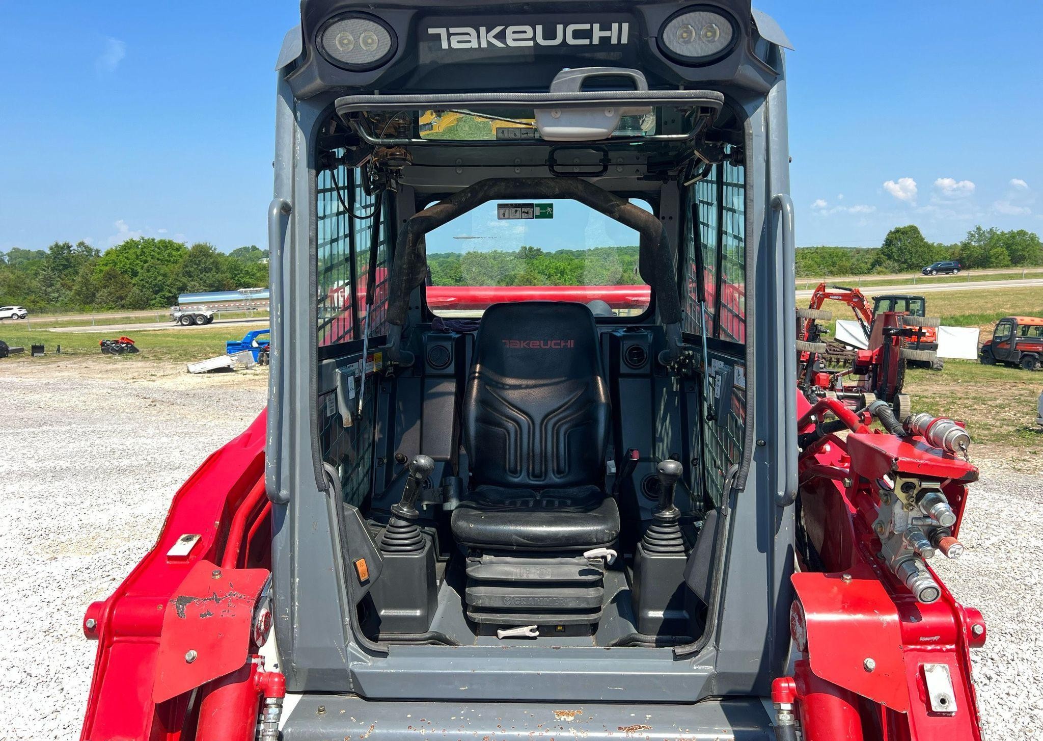 gallery 2016 Takeuchi TL12V2 tracked skid steer loader