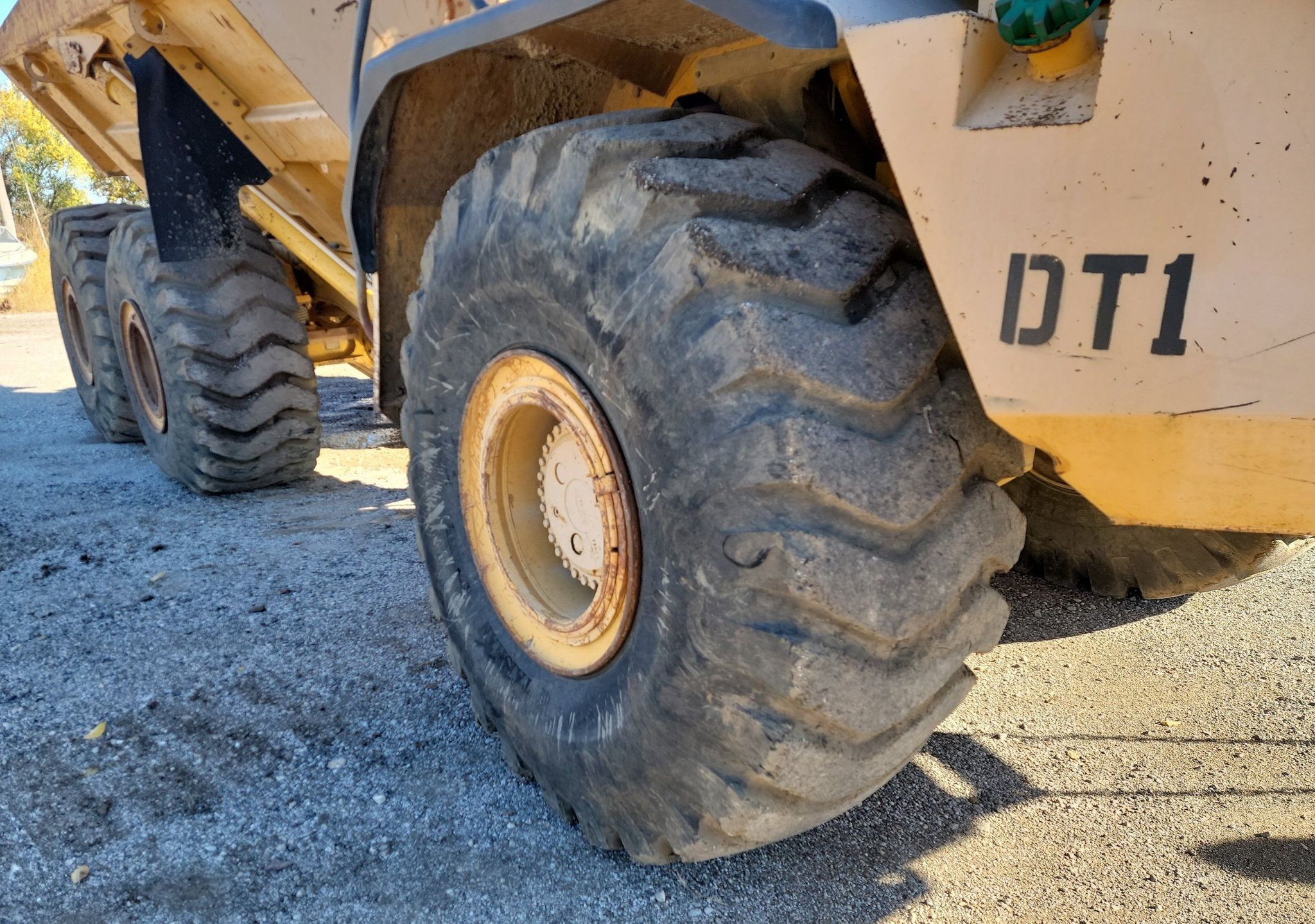 gallery 2001 John Deere 400C haul truck