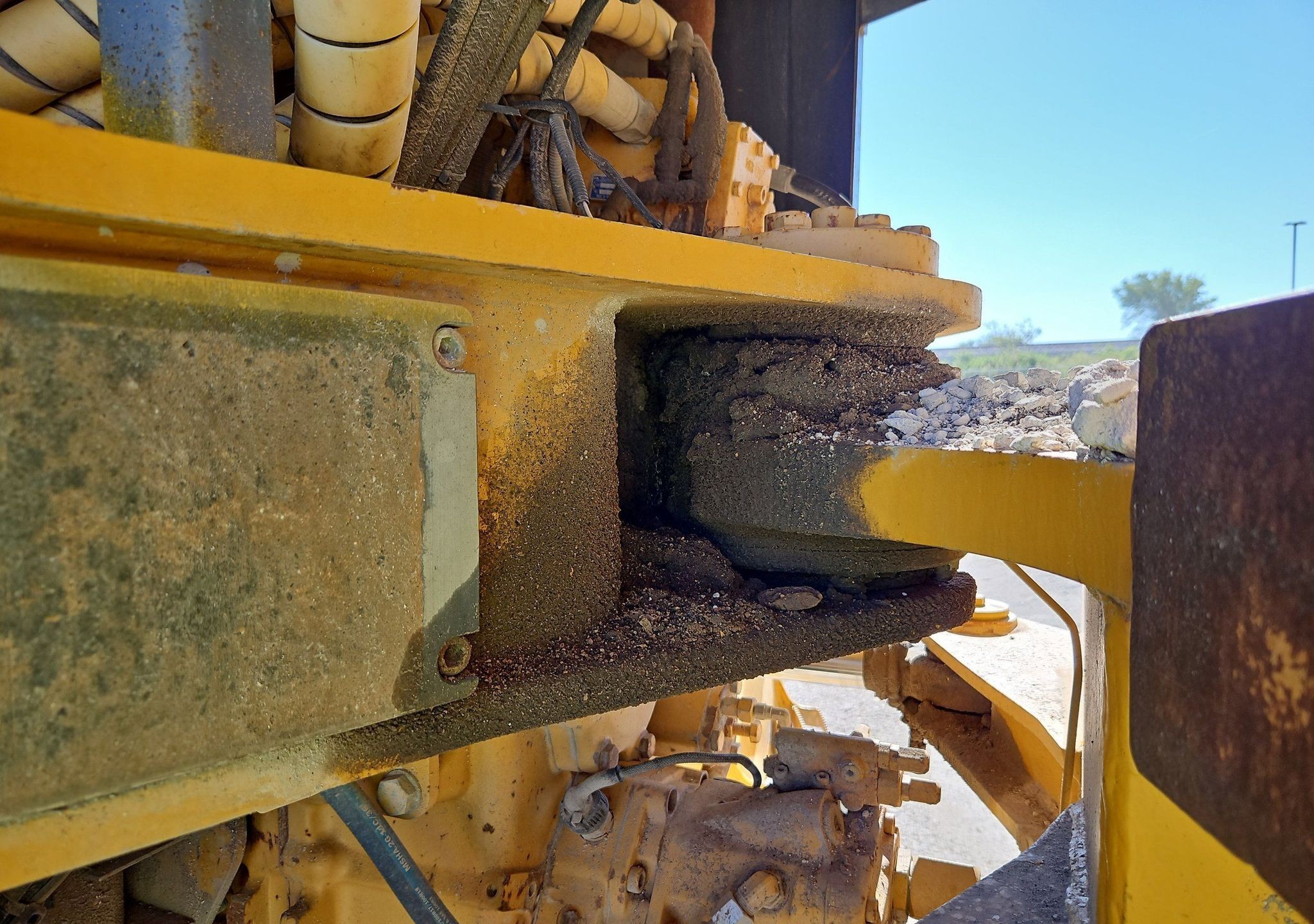 gallery 2000 John Deere 400C haul truck
