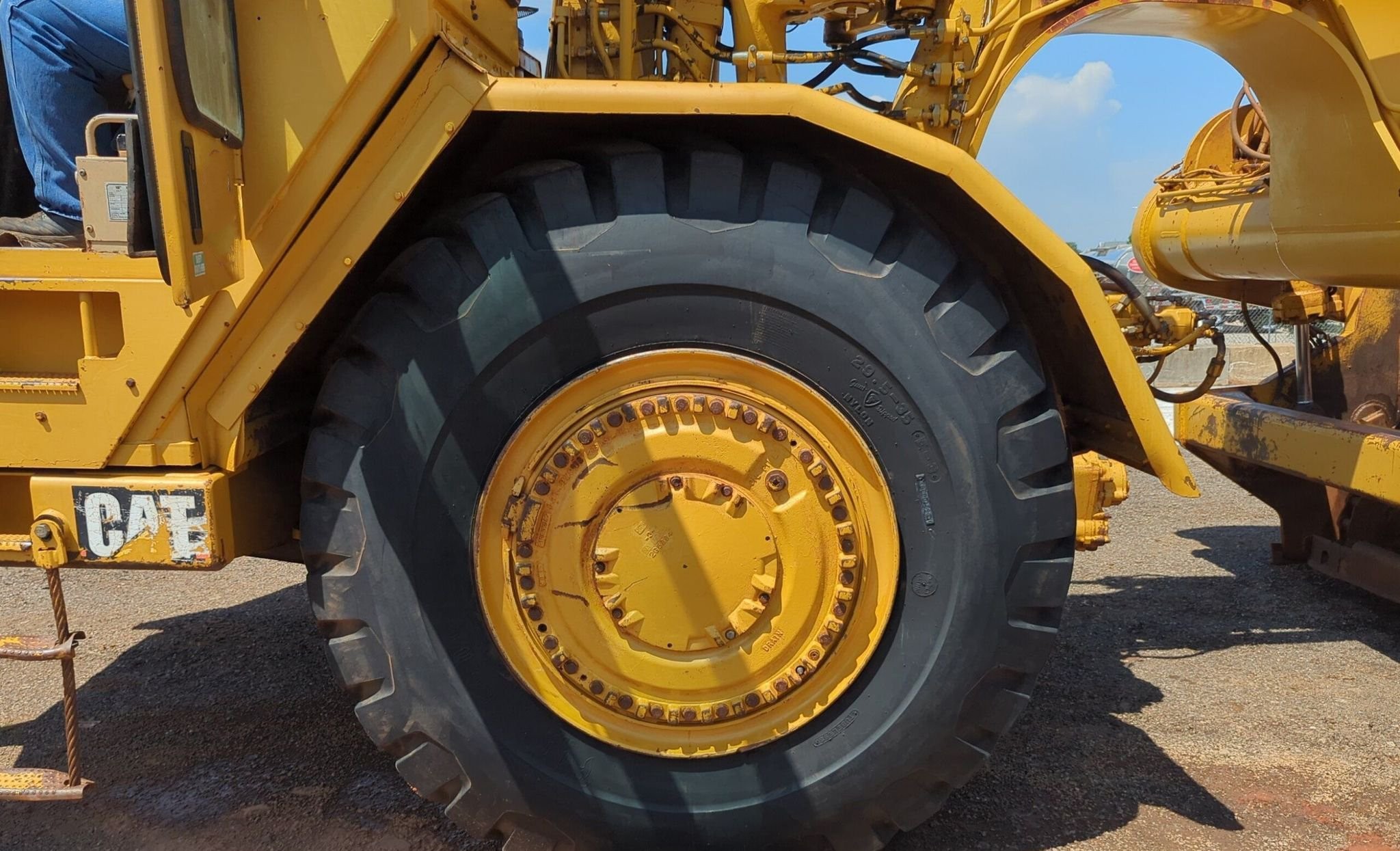 gallery 1995 Caterpillar 623F Elevating Scraper