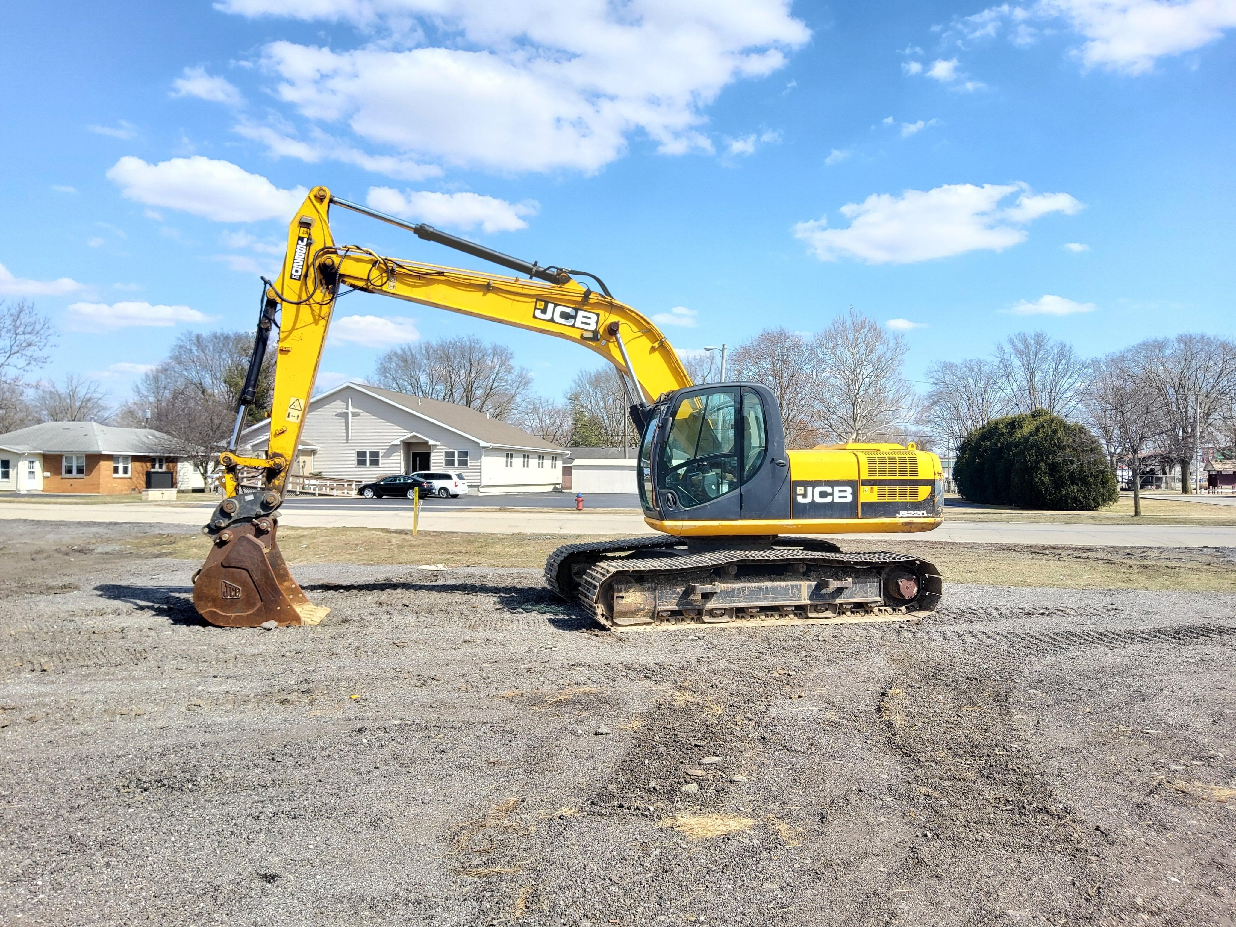 gallery 2011 JCB JS220LC Excavator