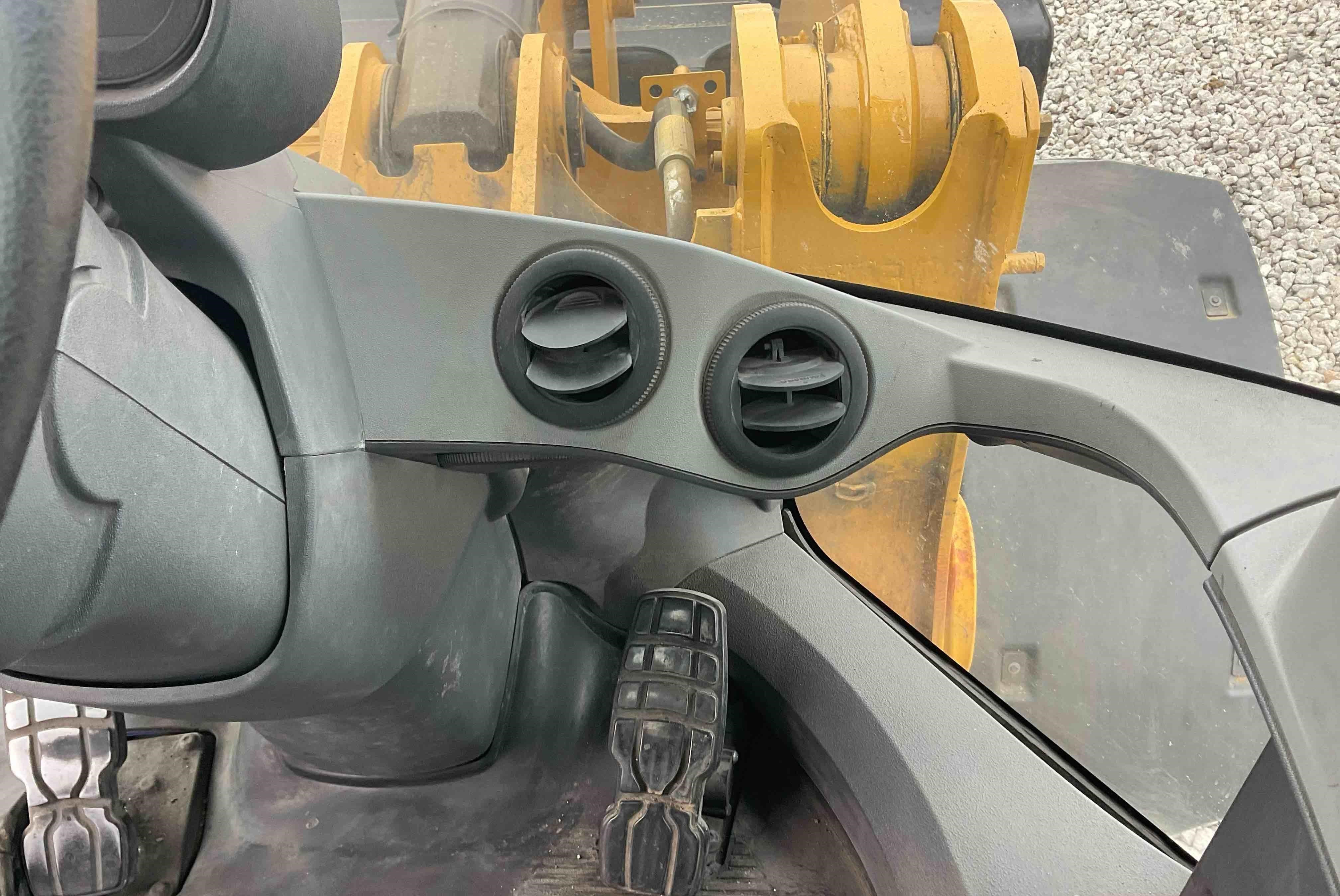 gallery 2016 Caterpillar 938M Wheel Loader