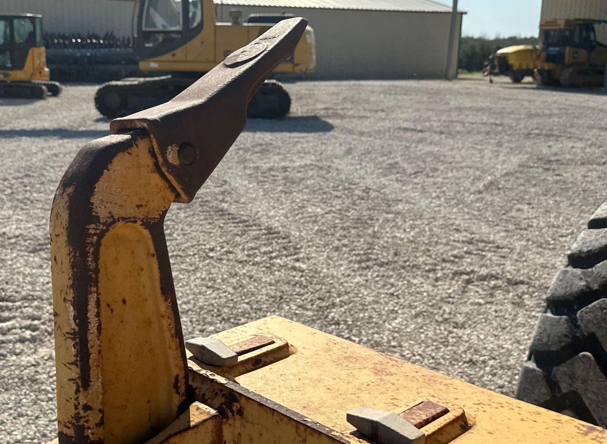 gallery 2013 John Deere 772G motor grader