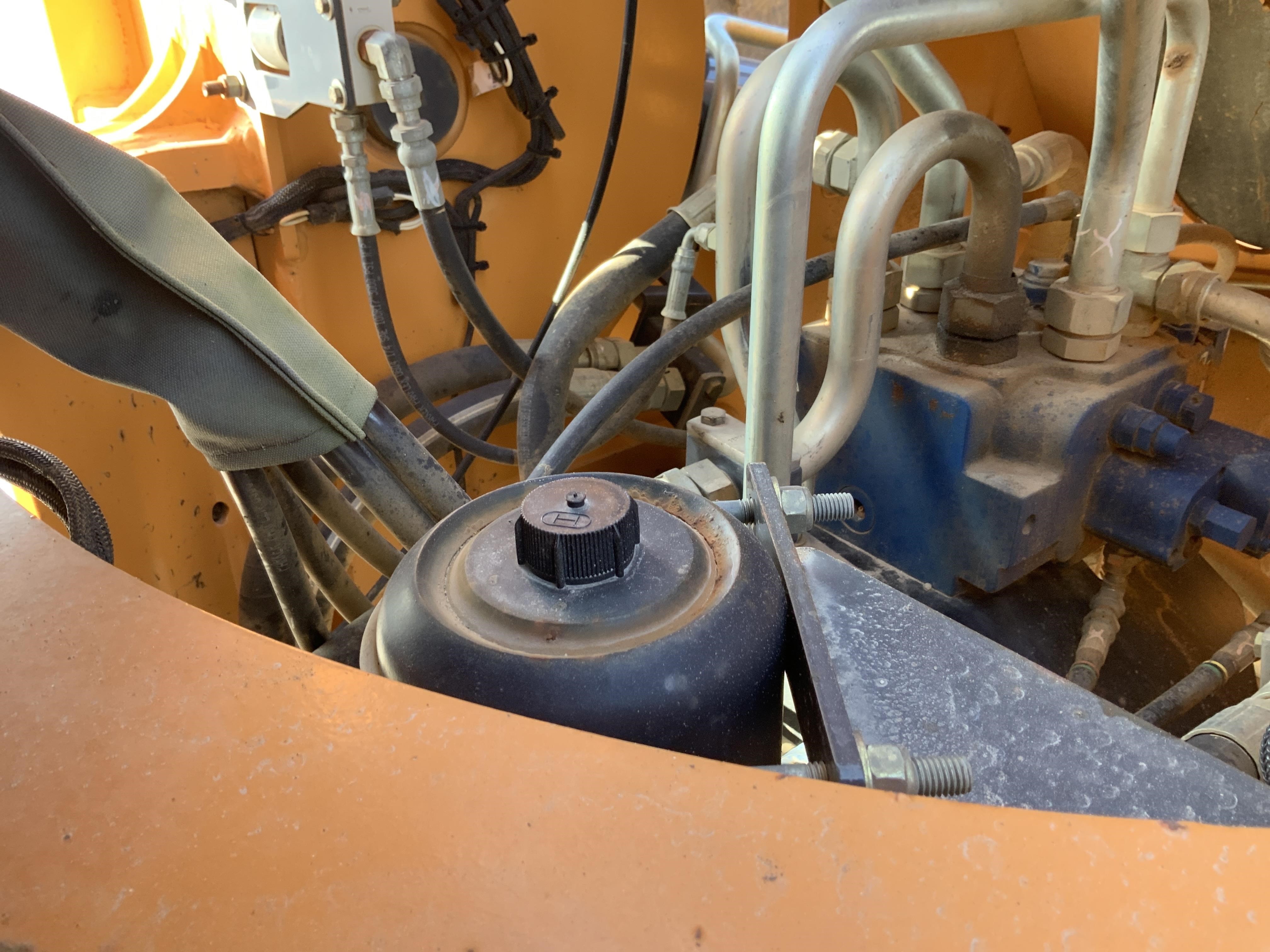 gallery 2013 Case 821F Wheel Loader