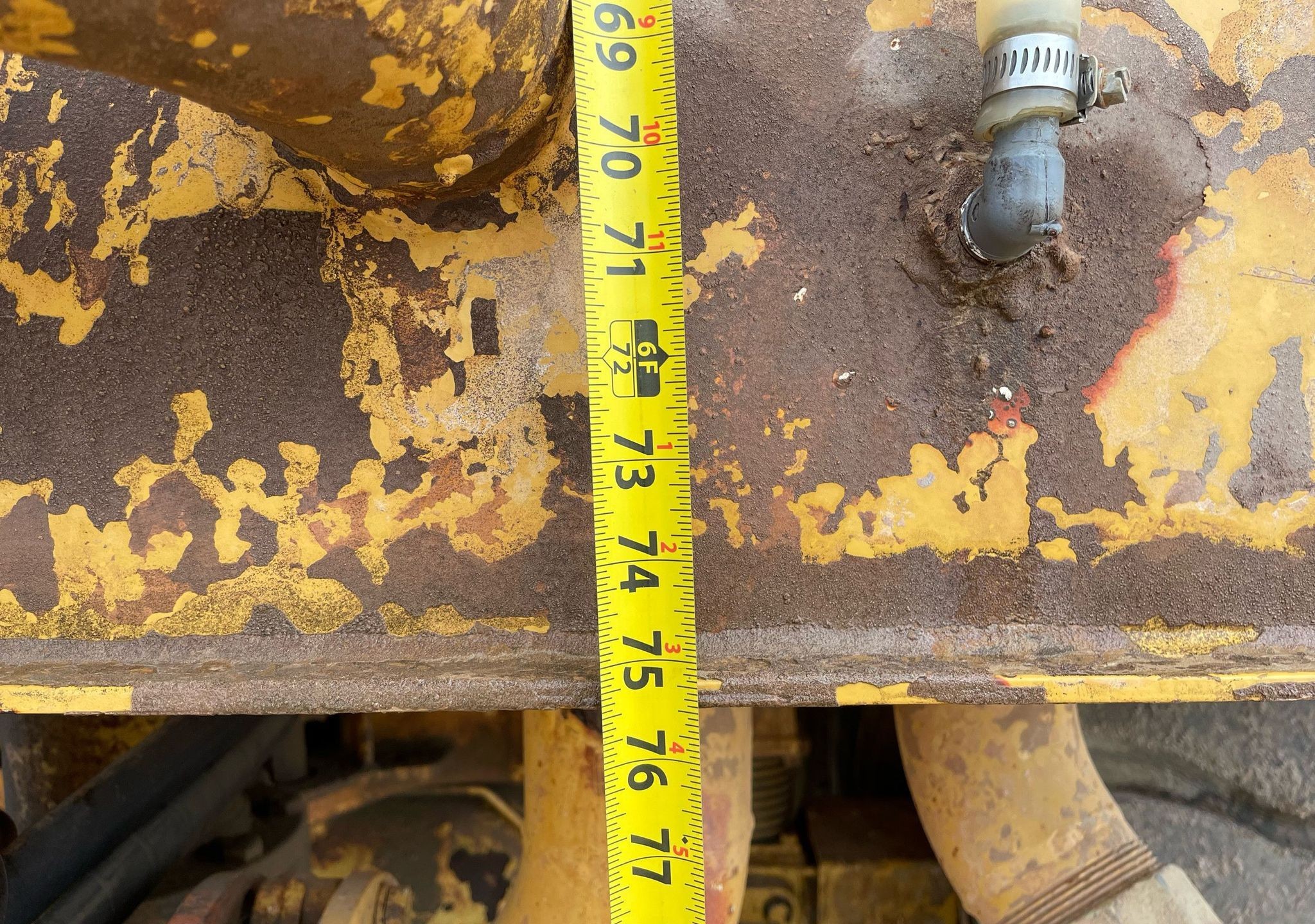 gallery 2000 Caterpillar D300E Series II water wagon