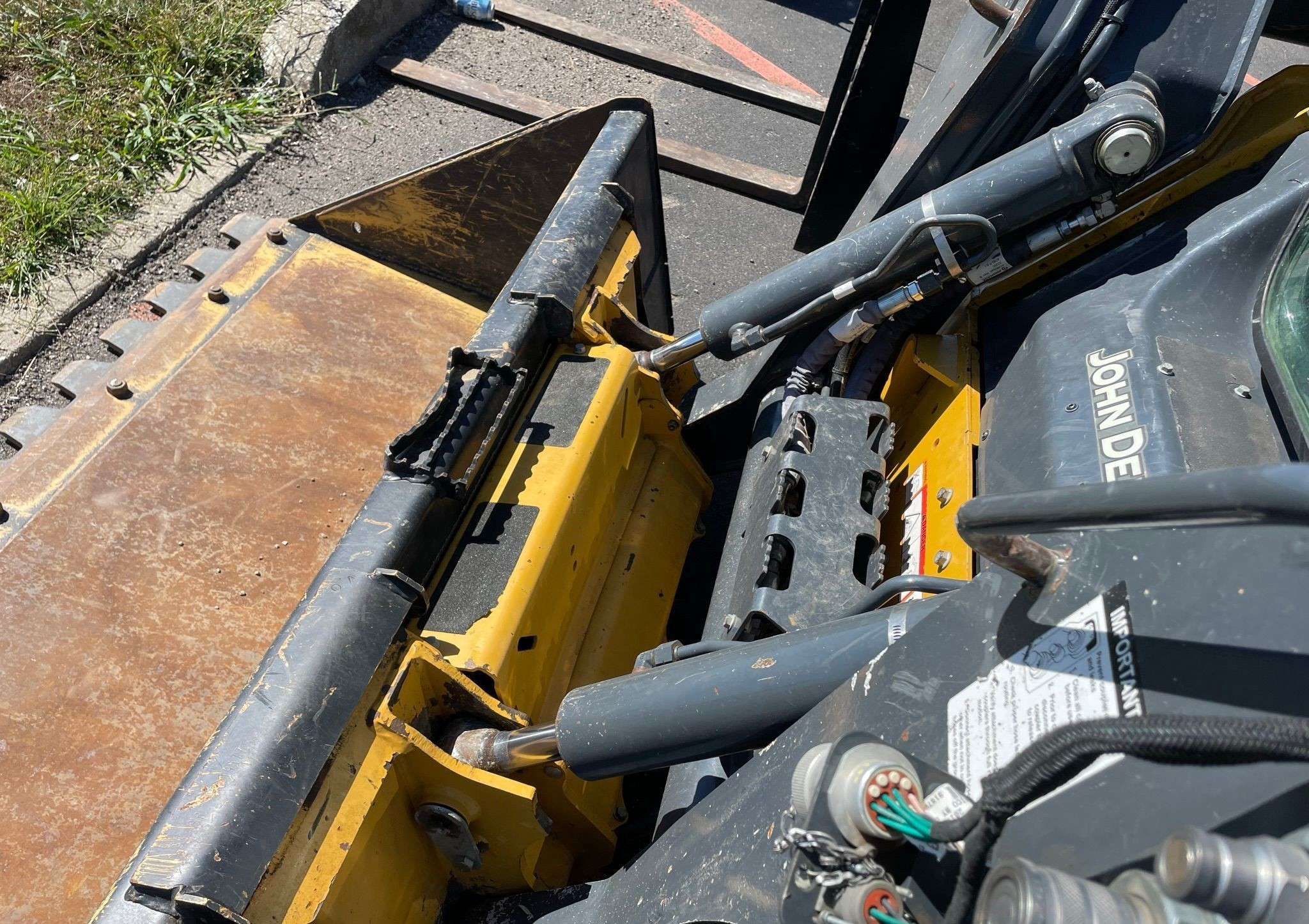 gallery 2021 John Deere 325G tracked skid steer loader