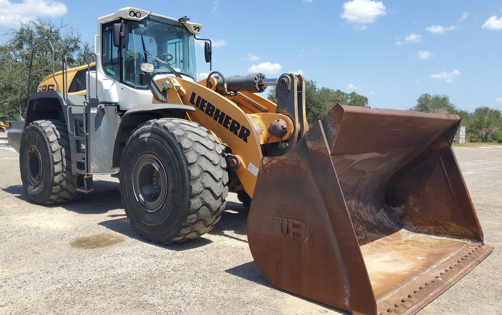 gallery 2017 Liebherr L586 wheel loader
