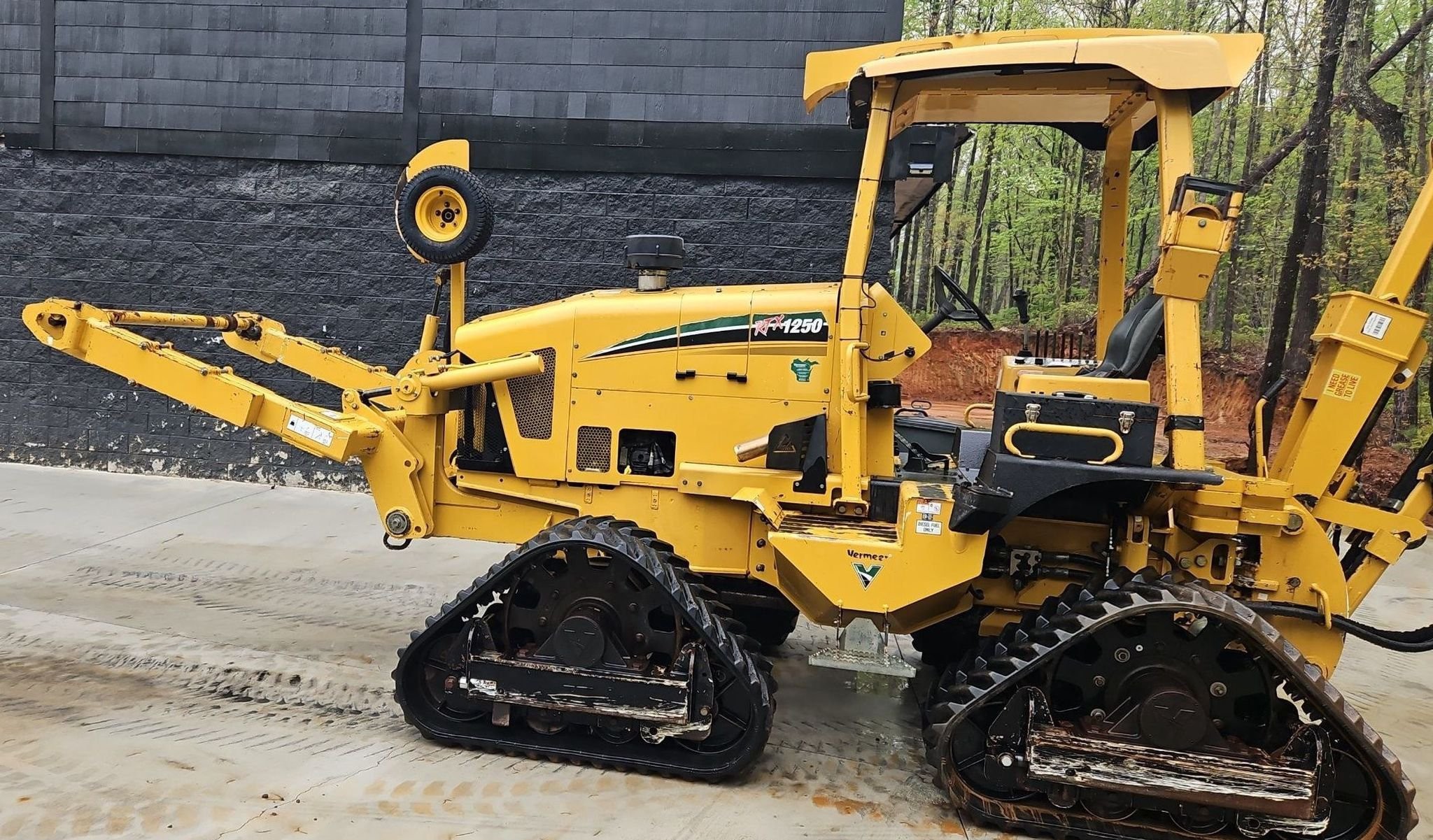 gallery 2014 Vermeer RTX1250 cable plow