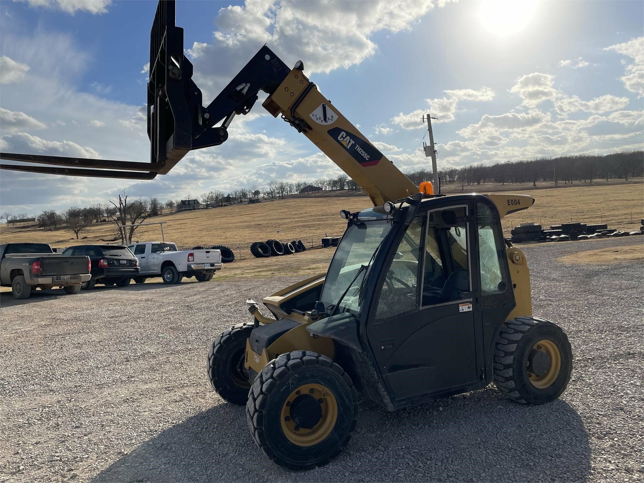 gallery 2015 Caterpillar TH255C Telehandler