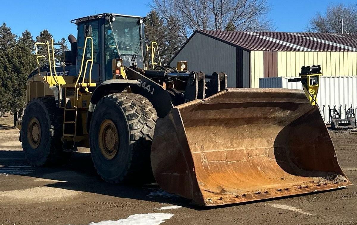 gallery 2006 John Deere 844J wheel loader