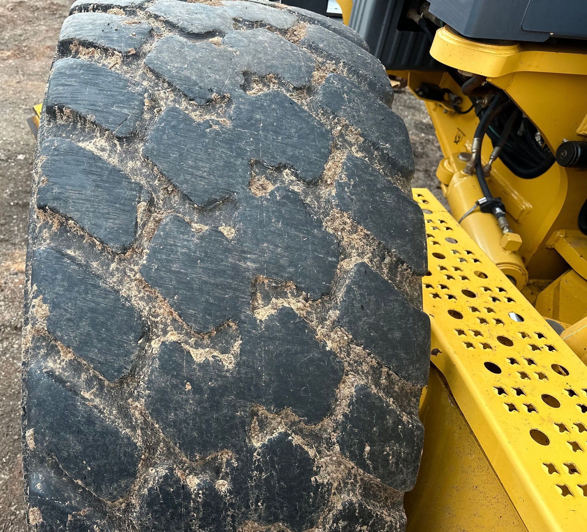 gallery 2013 John Deere 772GP motor grader