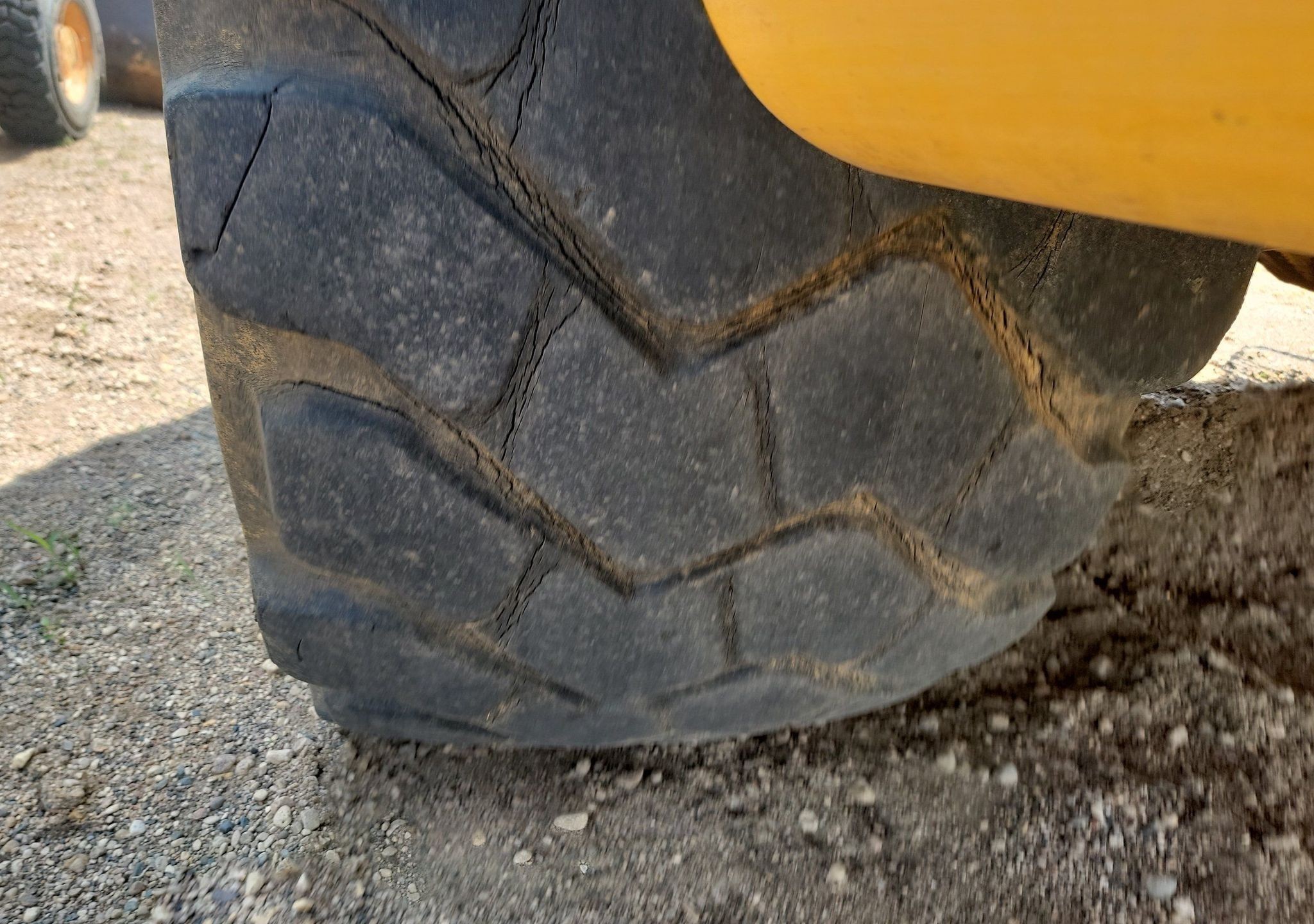 gallery Volvo T450D 4WD scraper tractor