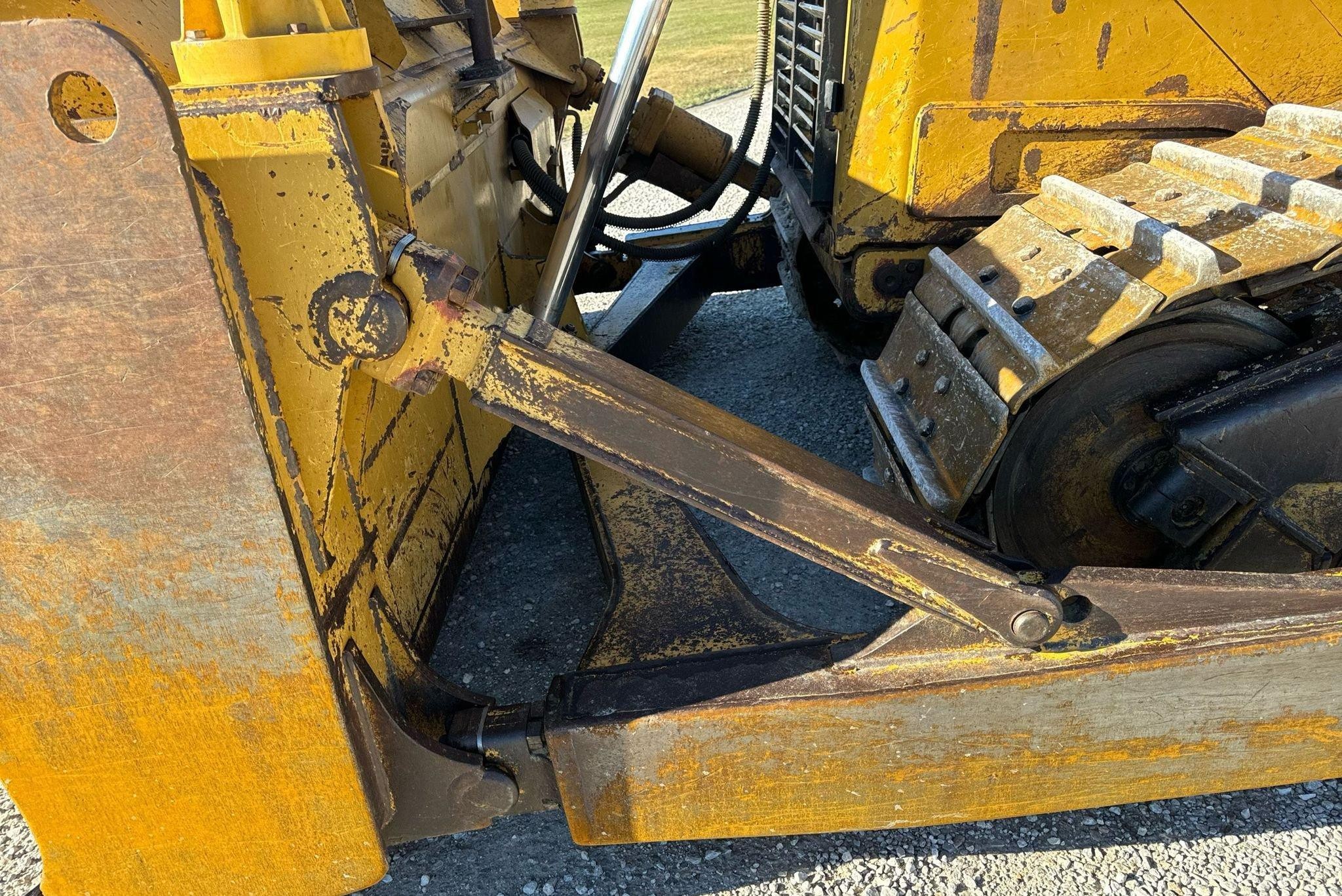 gallery 2011 Caterpillar D6T XL dozer