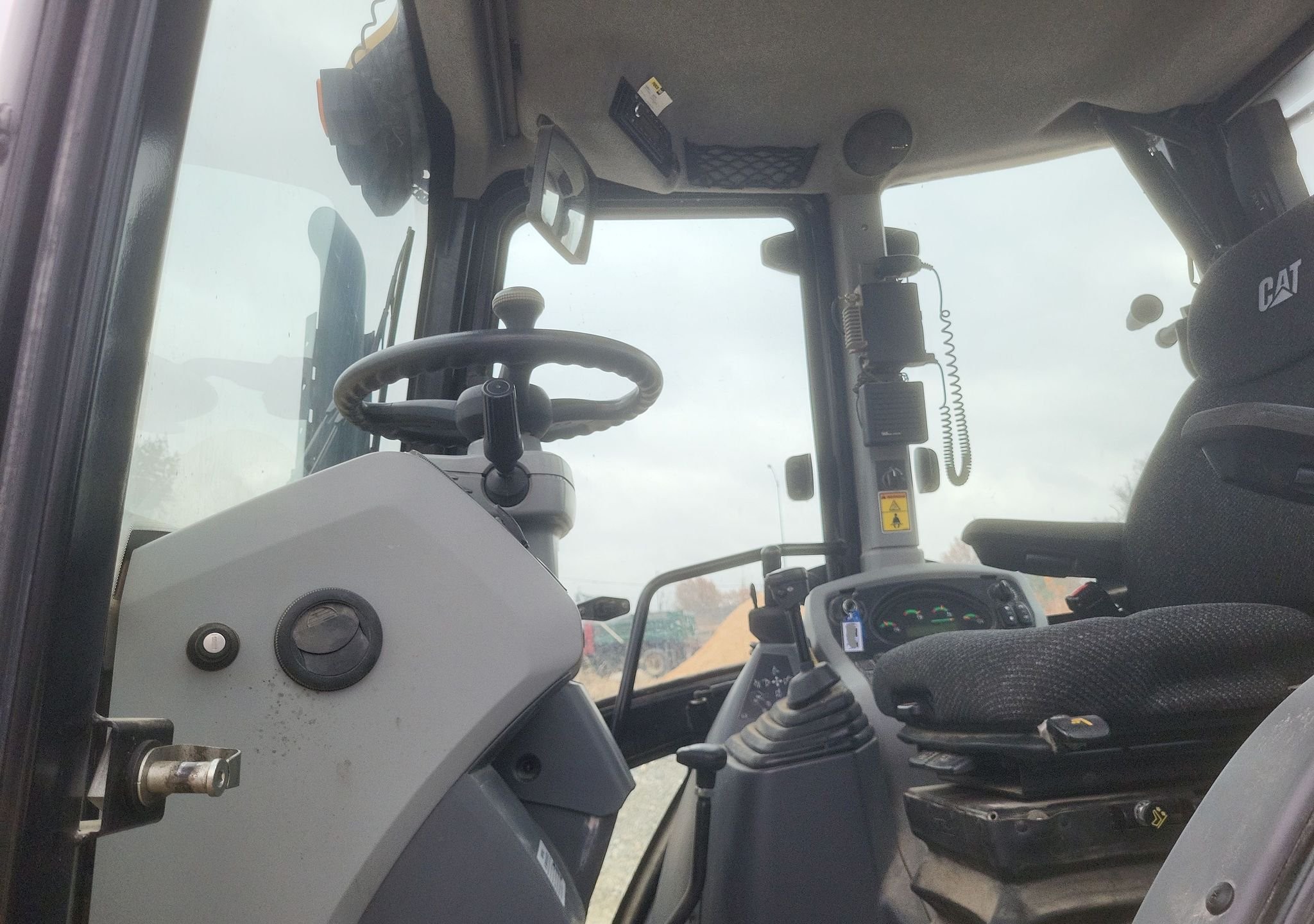gallery 2018 Caterpillar 420F2 backhoe