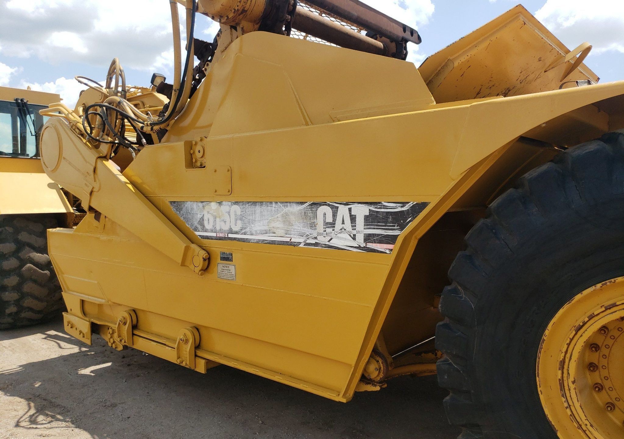 gallery 2006 Caterpillar 615C elevating scraper