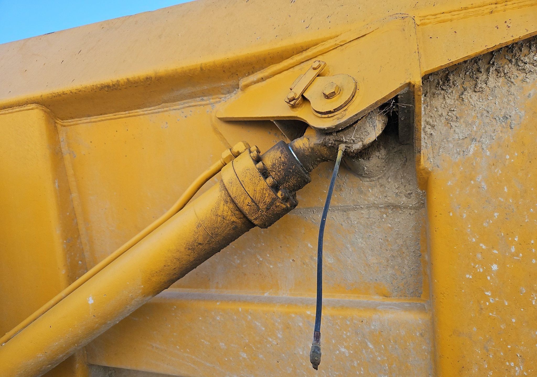 gallery 2000 John Deere 400C haul truck