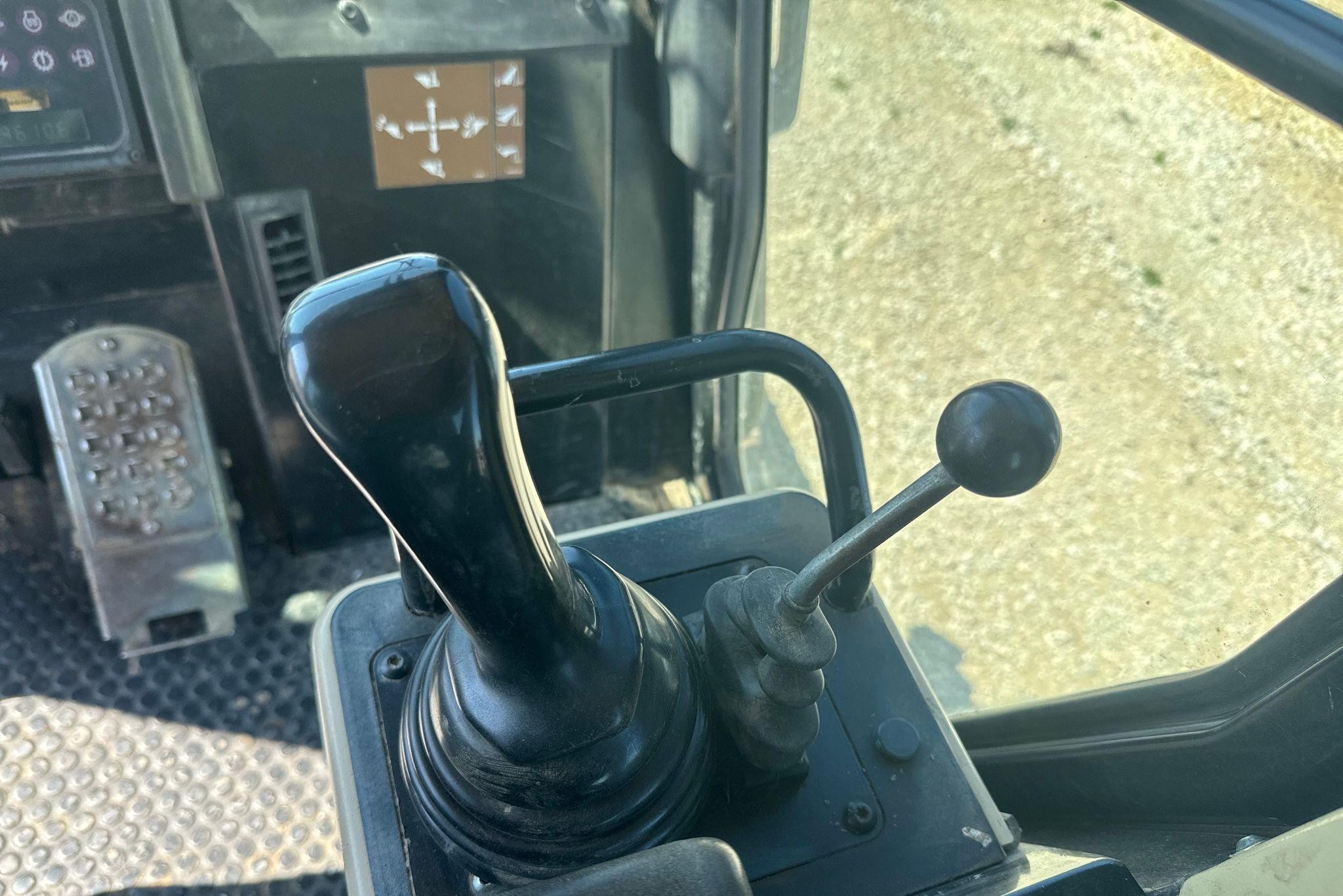 gallery 2002 Caterpillar 953C track loader