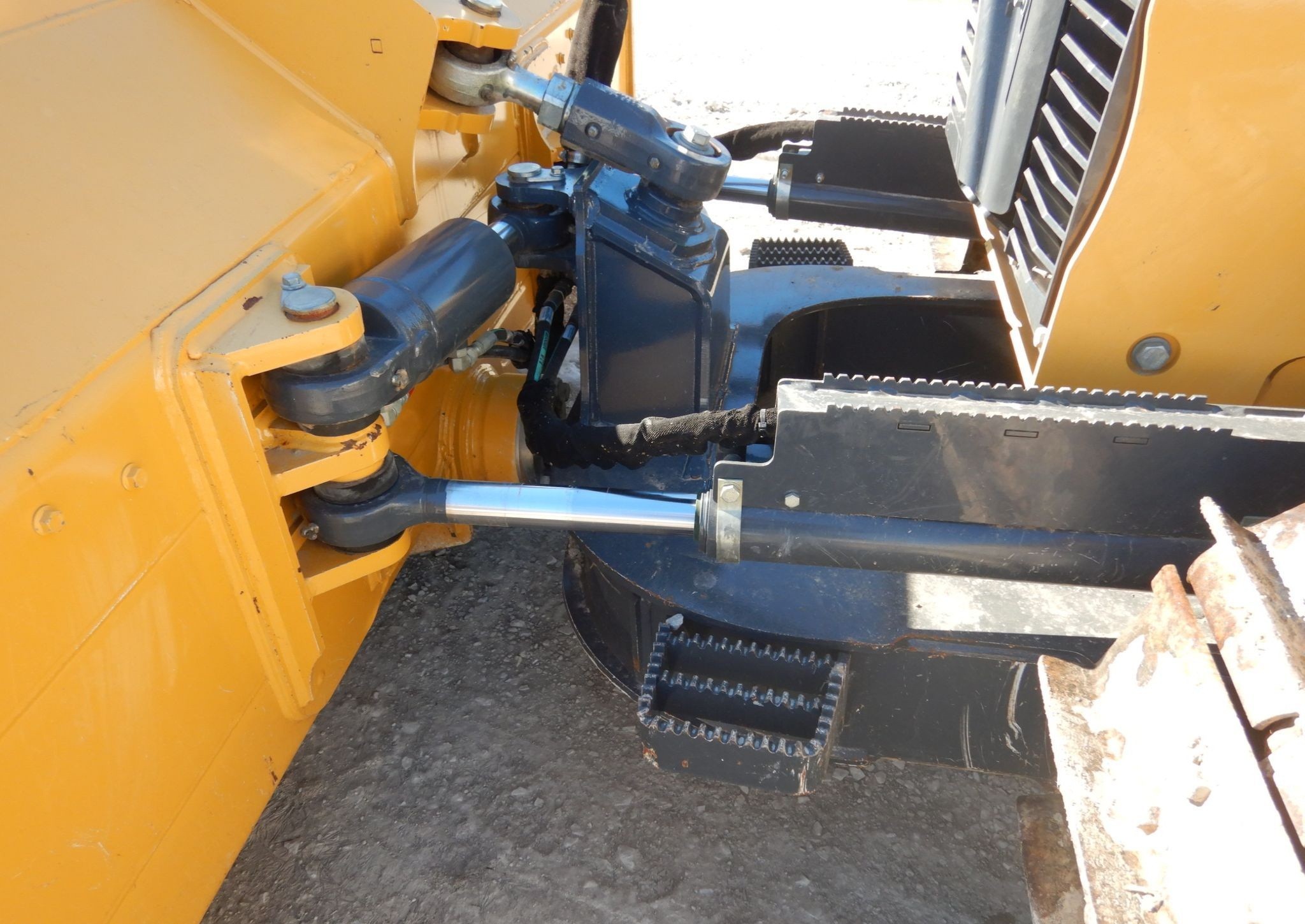 gallery 2015 John Deere 550K XLT dozer