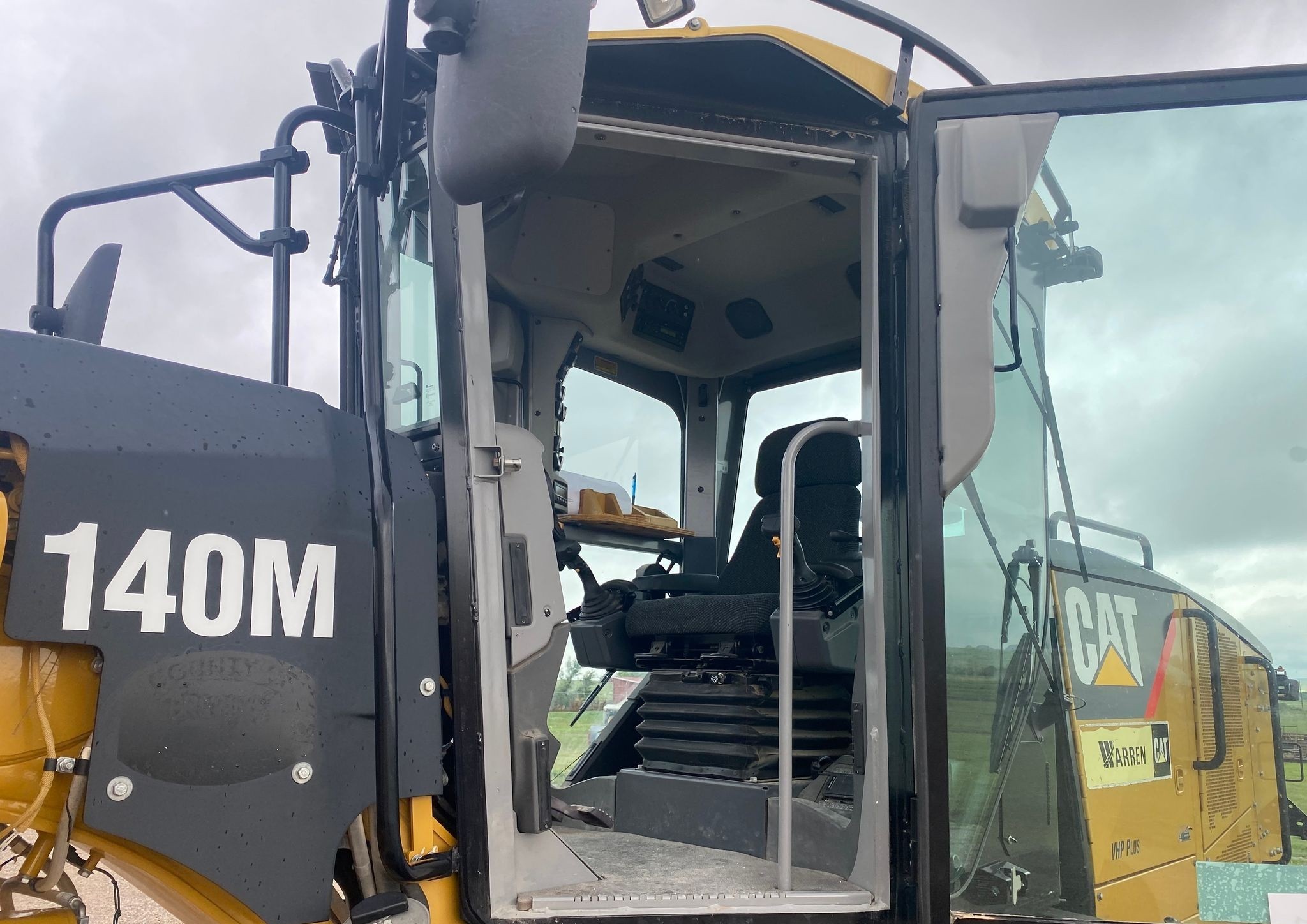 gallery 2010 Caterpillar 140M motor grader
