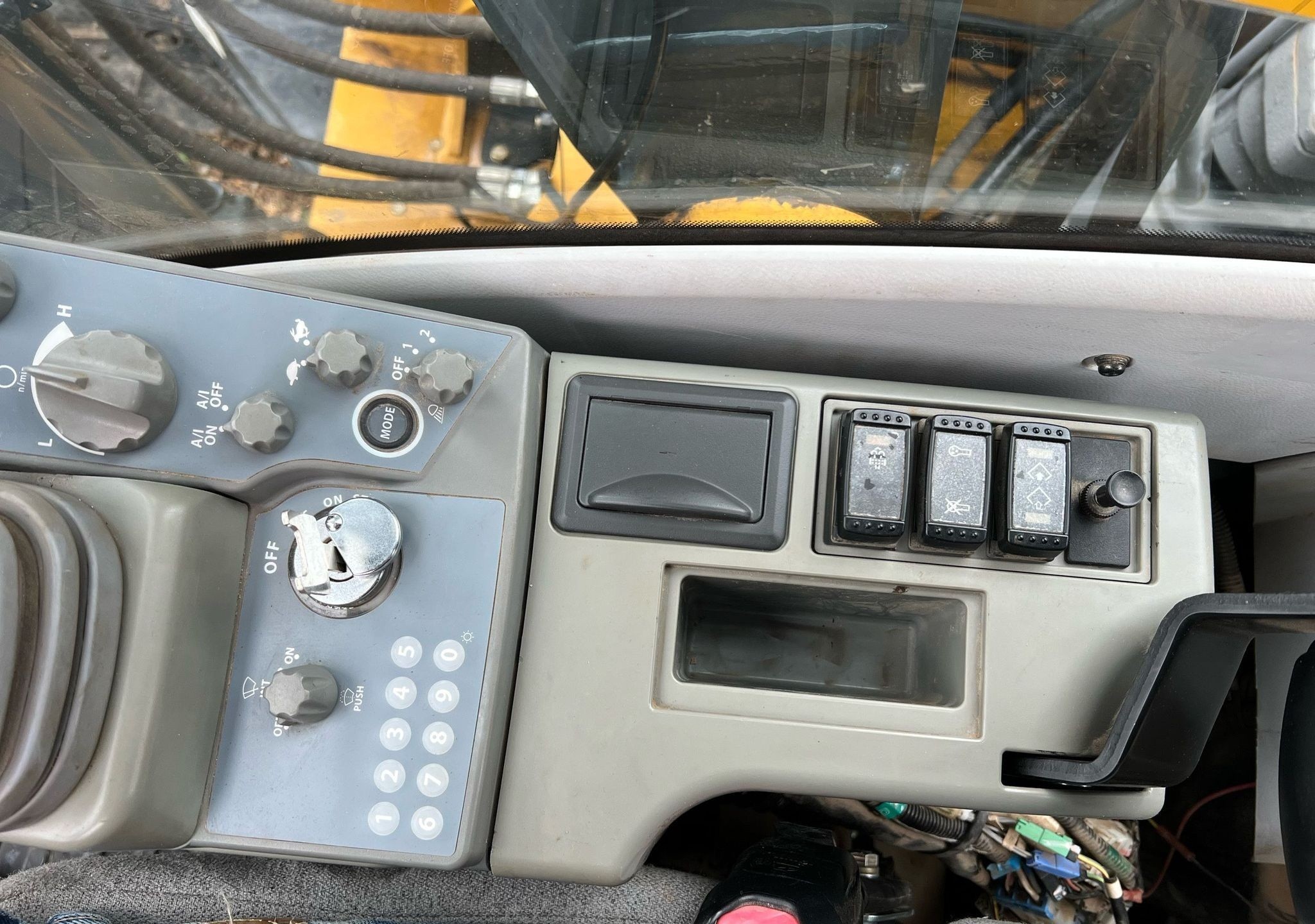 gallery 2014 John Deere 130G excavator