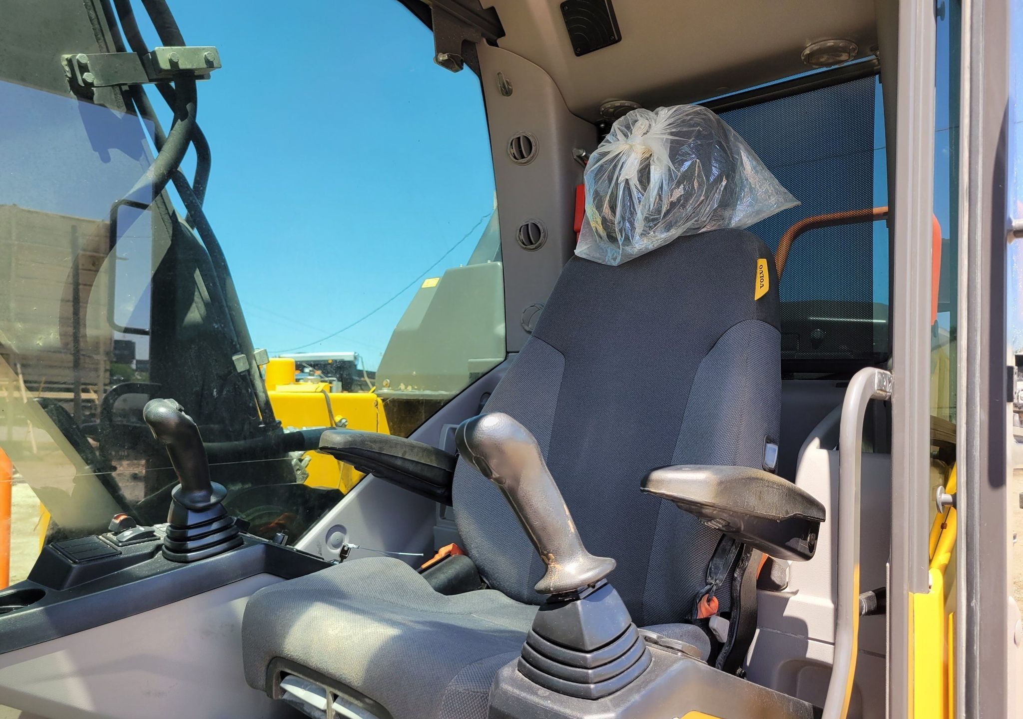 gallery 2020 Volvo EC160EL excavator
