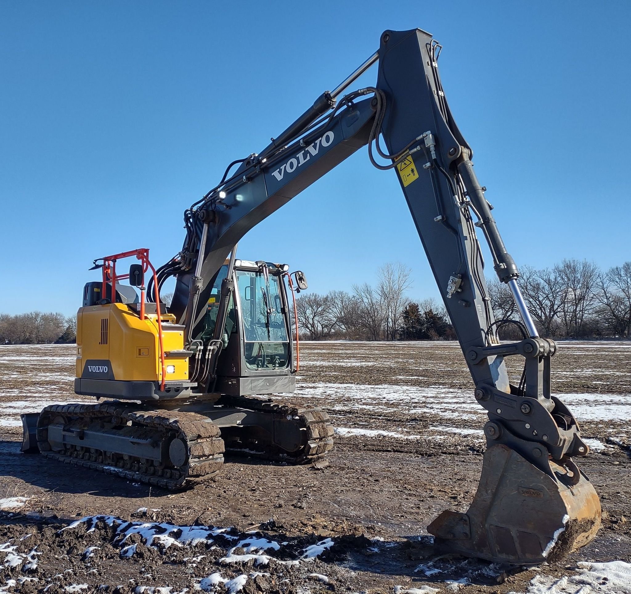 gallery 2021 Volvo ECR145EL excavator