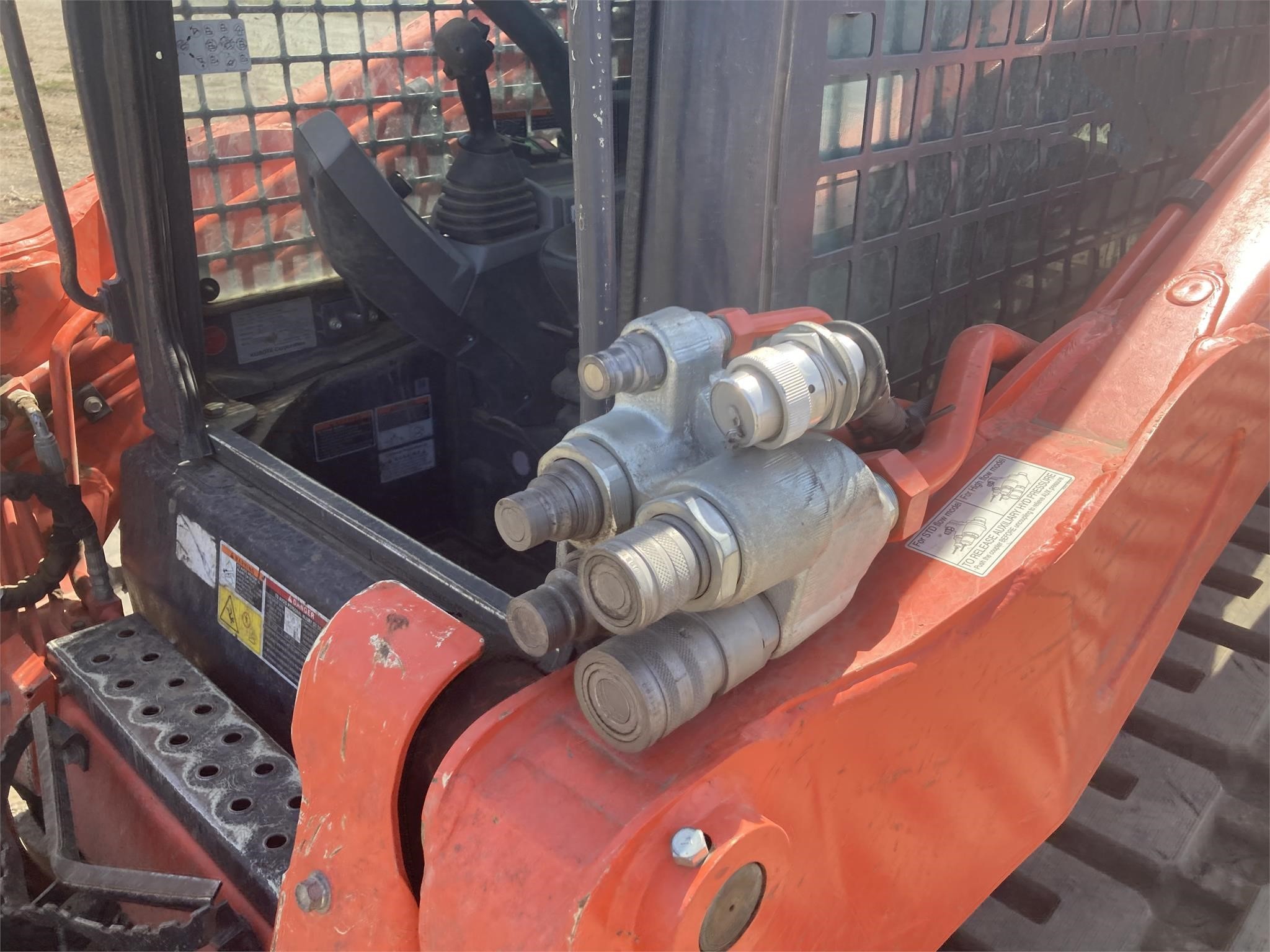 gallery 2019 KUBOTA SVL95-2S Skid Steer