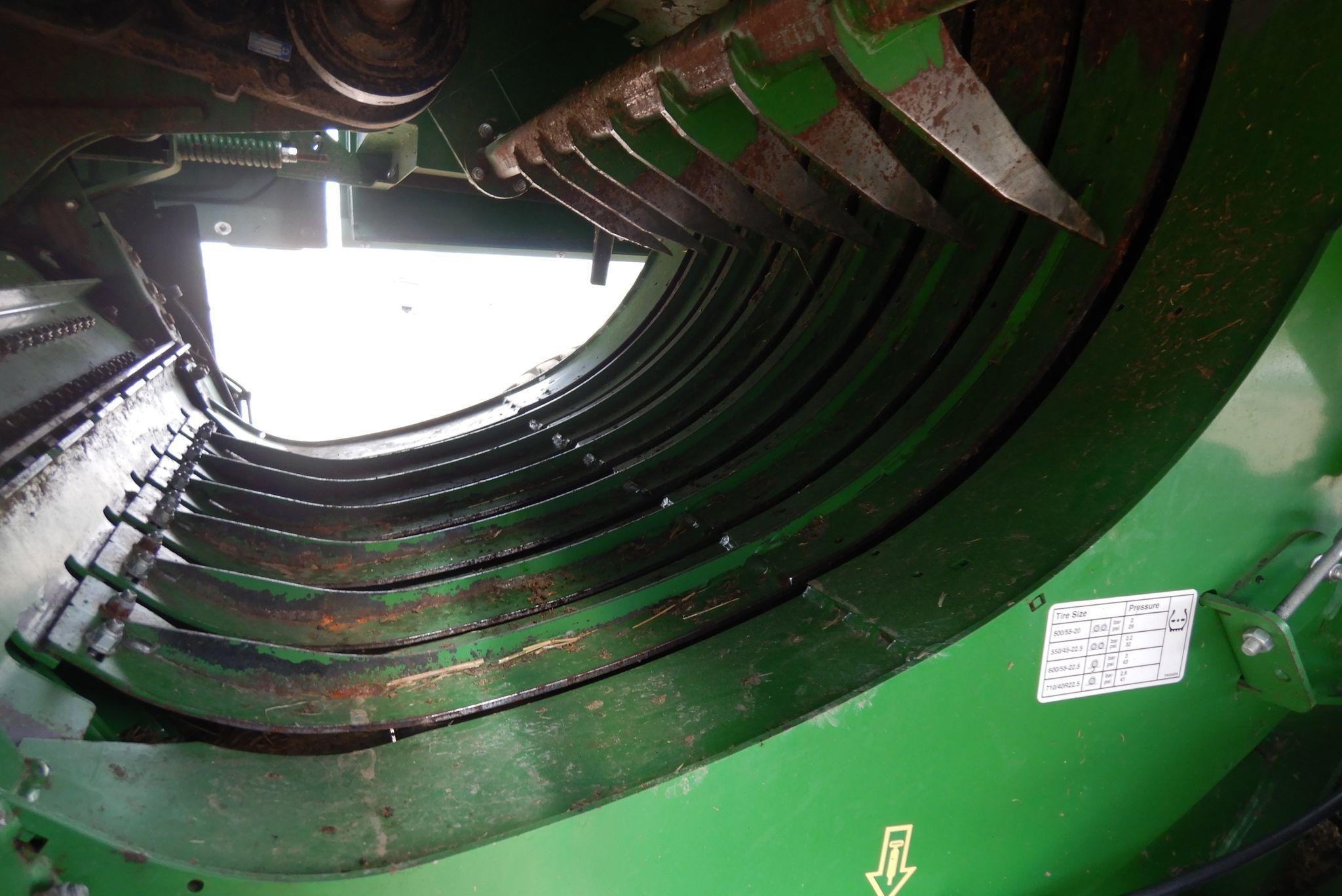 gallery 2016 John Deere L340 square baler