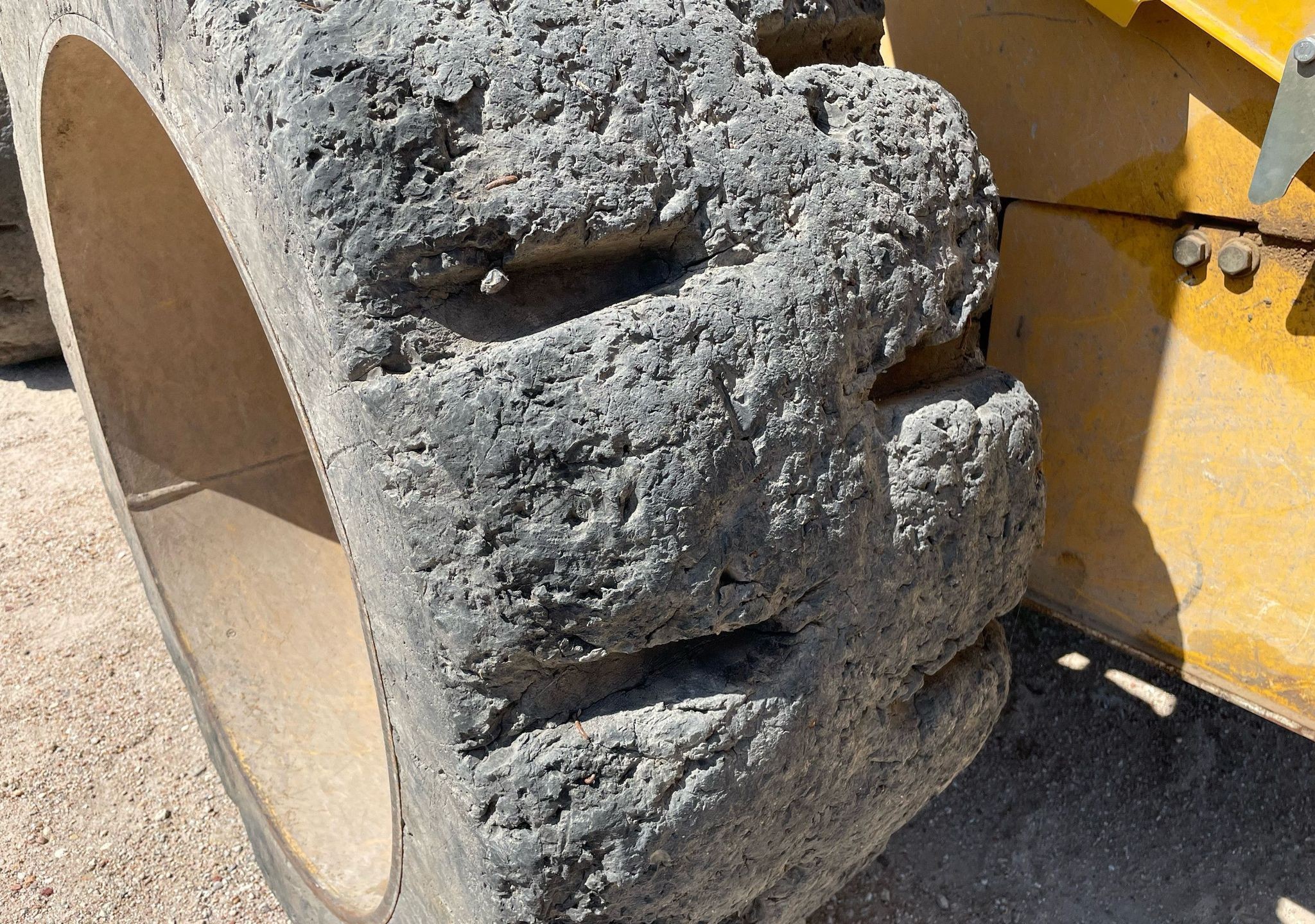 gallery 2013 John Deere 624K wheel loader