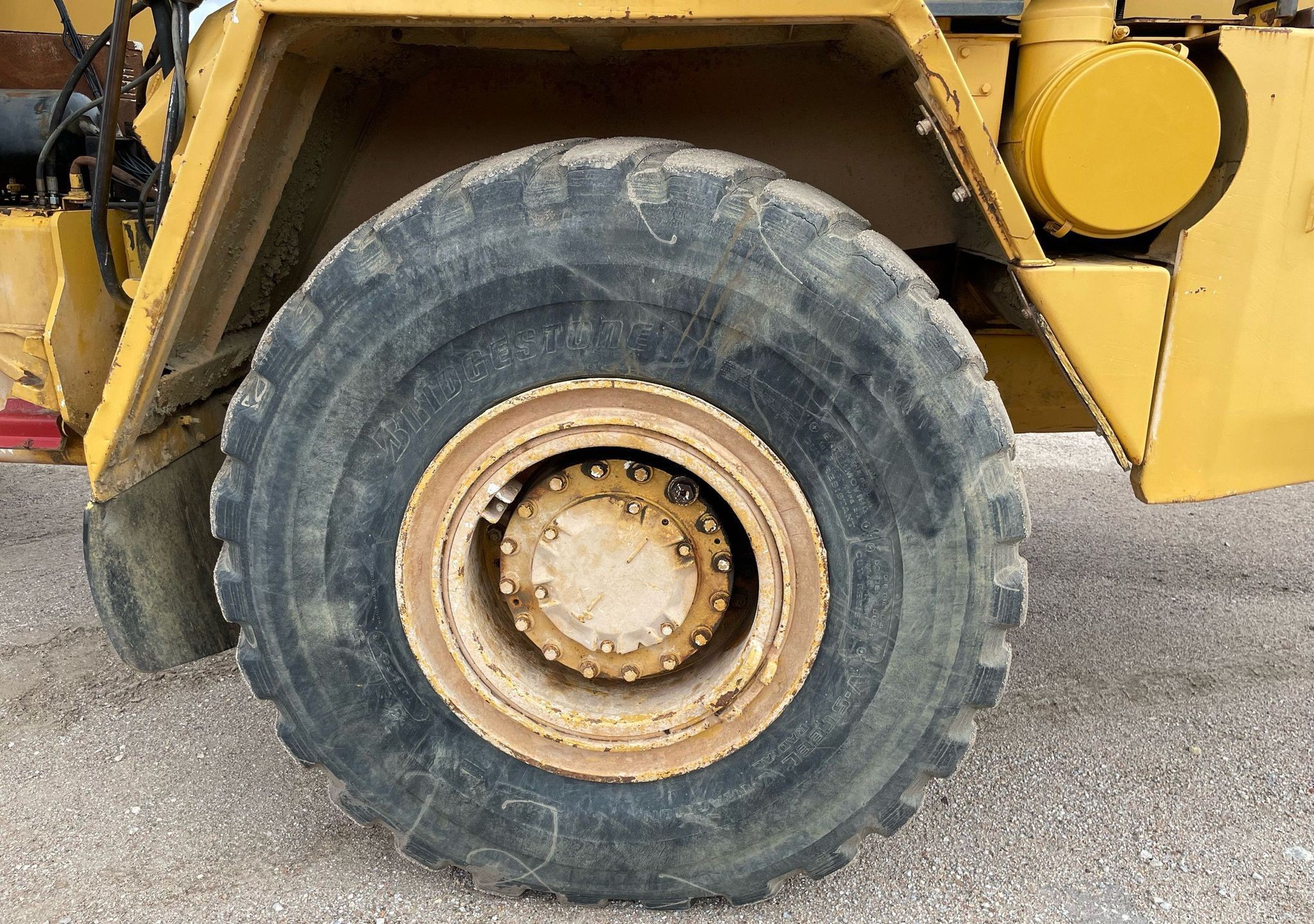 gallery 2000 Caterpillar D300E Series II water wagon