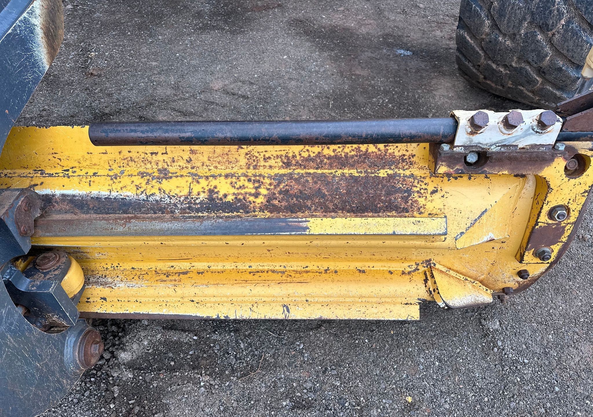 gallery 2013 John Deere 772GP motor grader