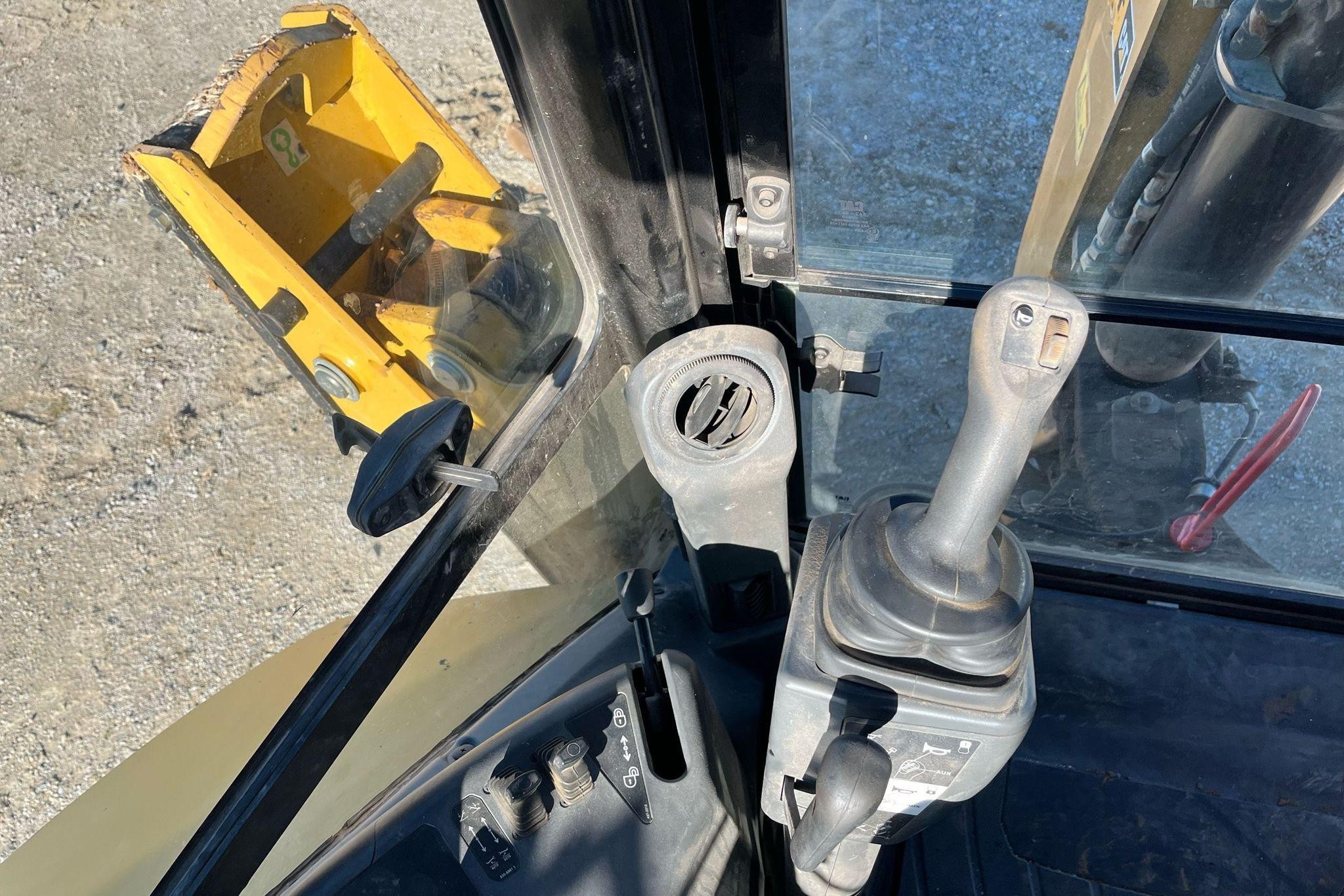 gallery 2021 Caterpillar 420ST HRC backhoe
