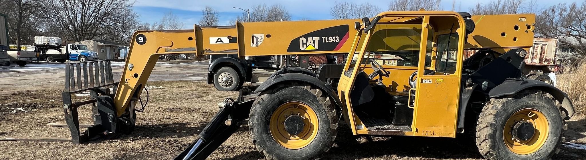 gallery 2010 Caterpillar TL943 telehandler
