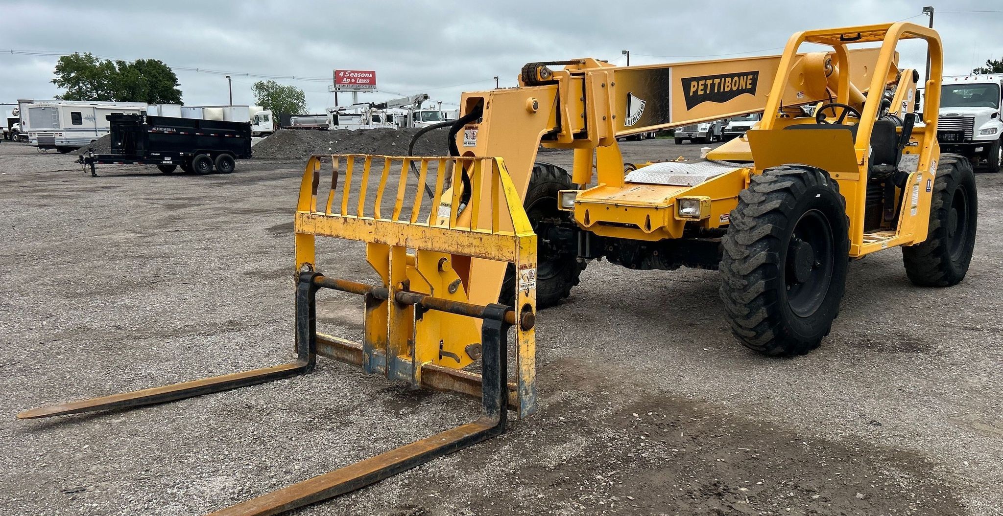 gallery 2010 Pettibone 944 telehandler