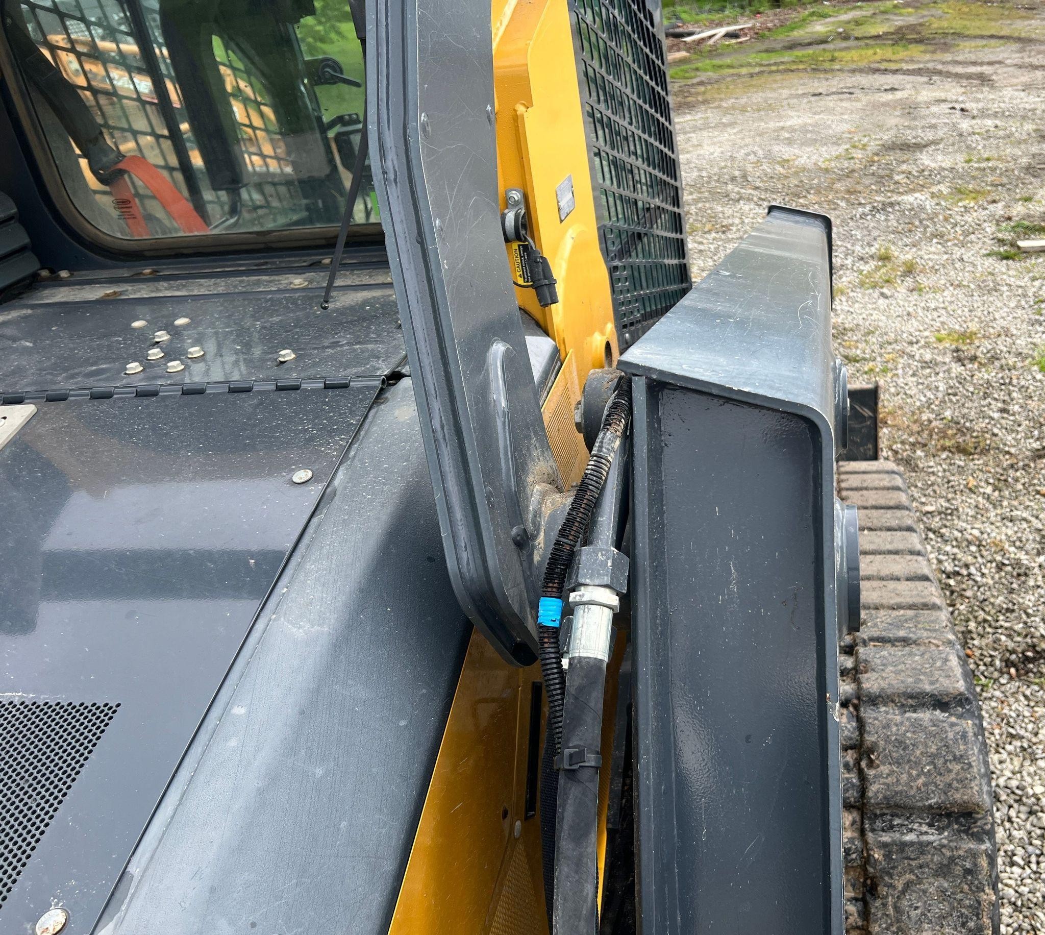 gallery 2017 John Deere 333G skid steer loader