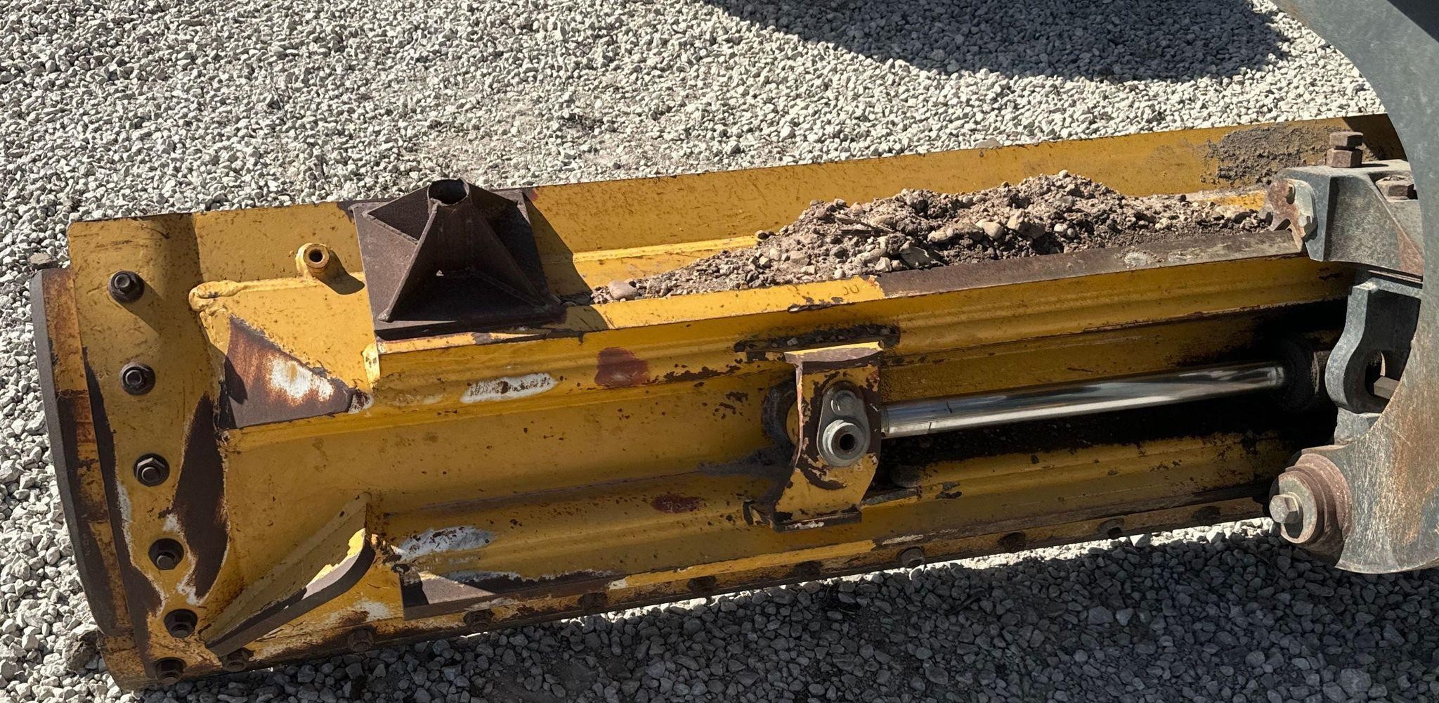 gallery 2013 John Deere 772G motor grader