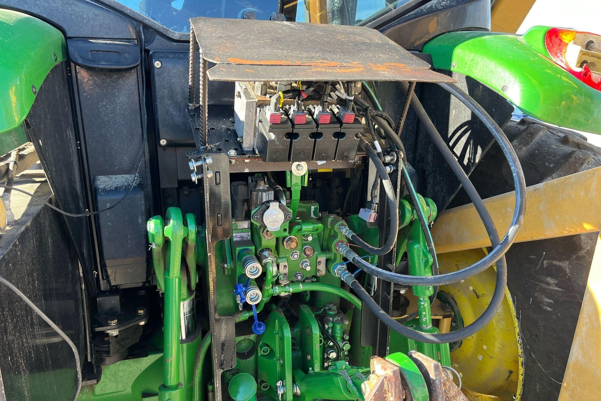 gallery 2015 John Deere 6125M MFWD tractor