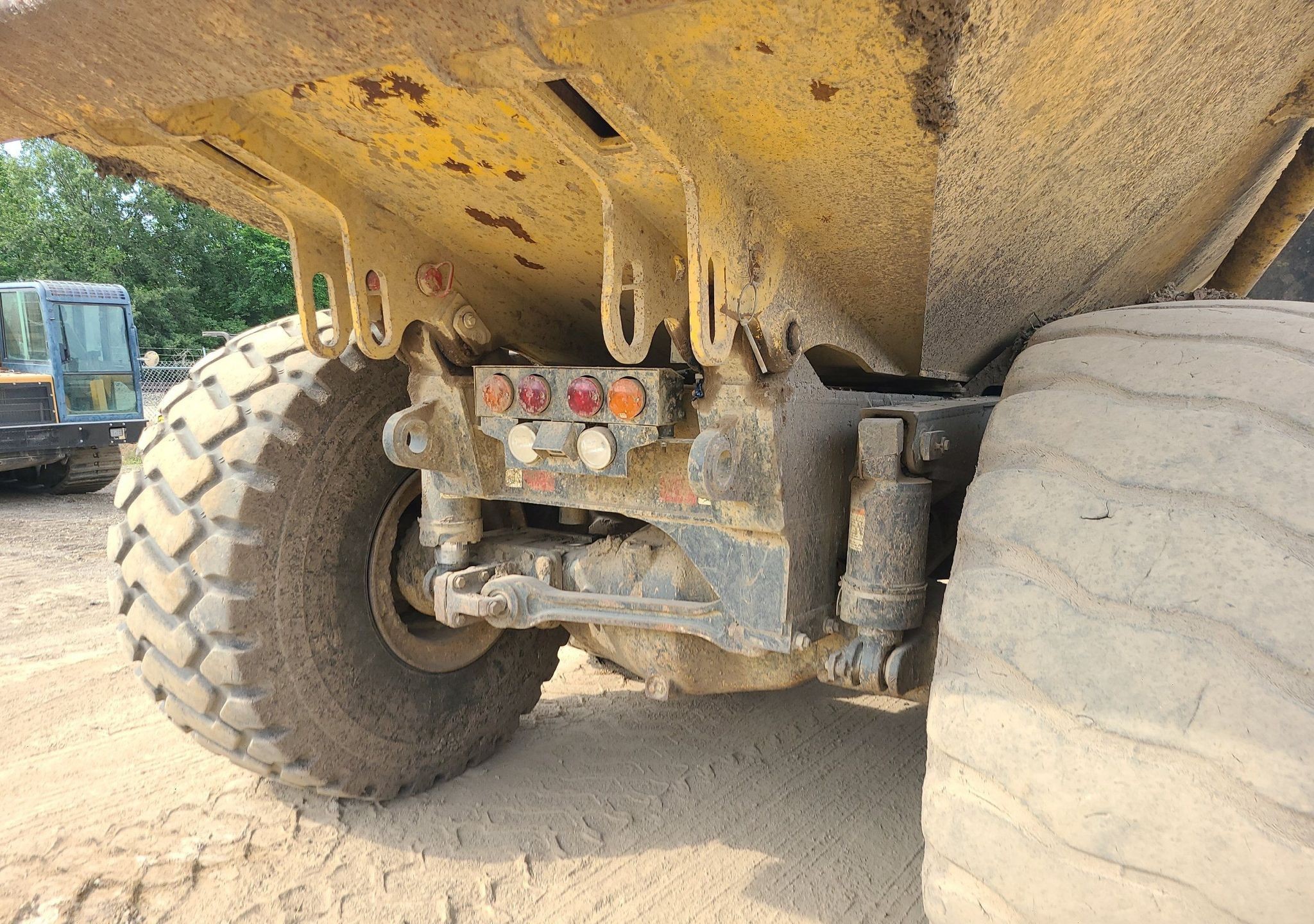 gallery 2013 Komatsu HM400-3 haul truck