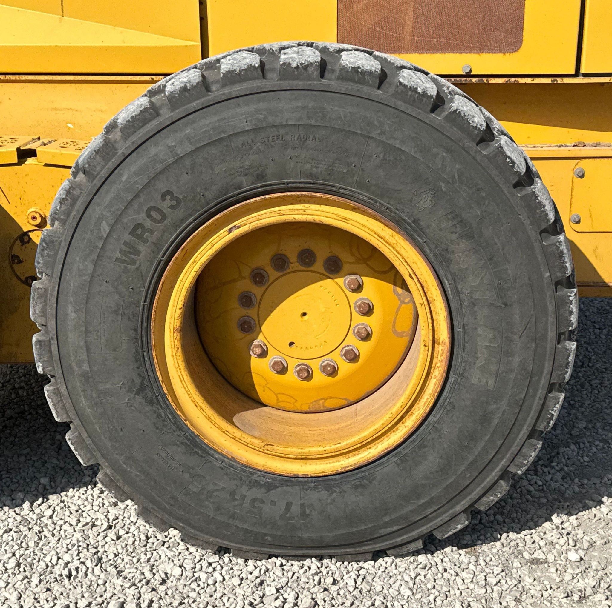 gallery 2013 John Deere 772G motor grader