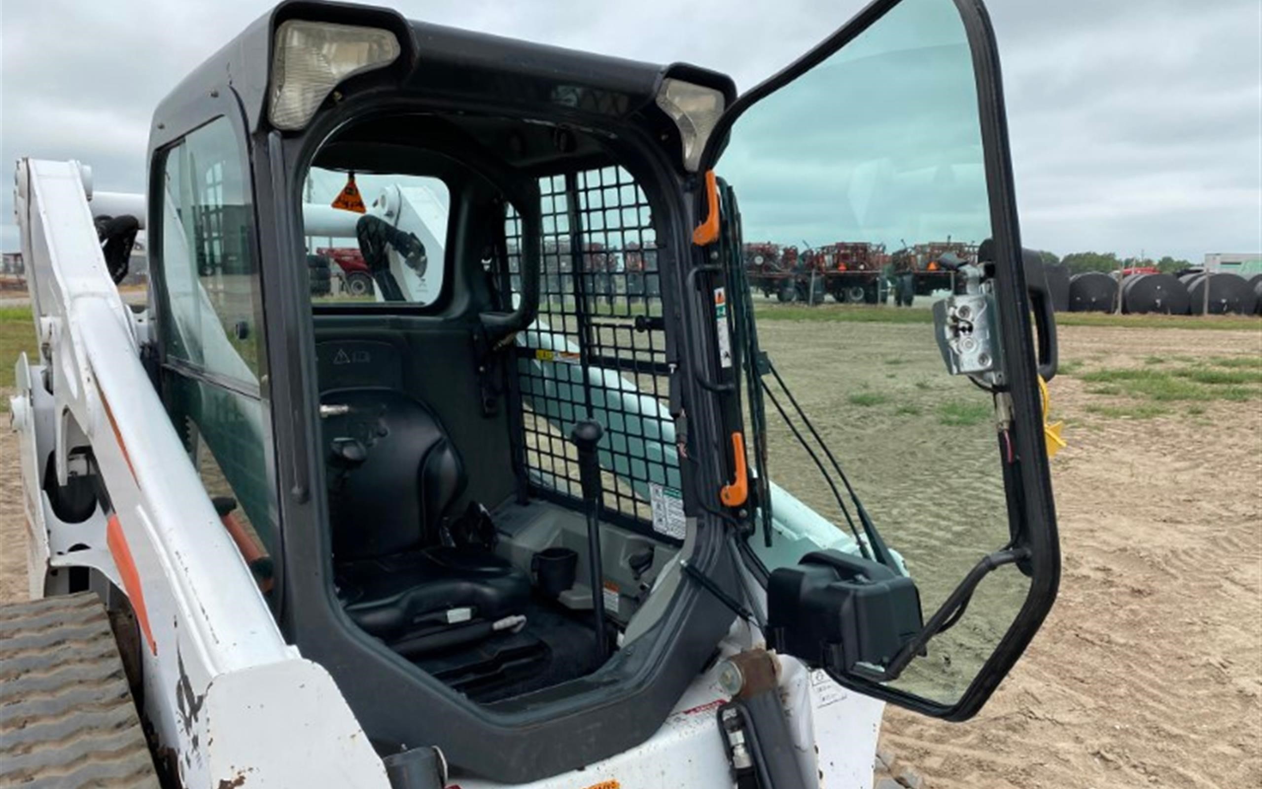 gallery 2015 Bobcat T770 Compact Track Loader