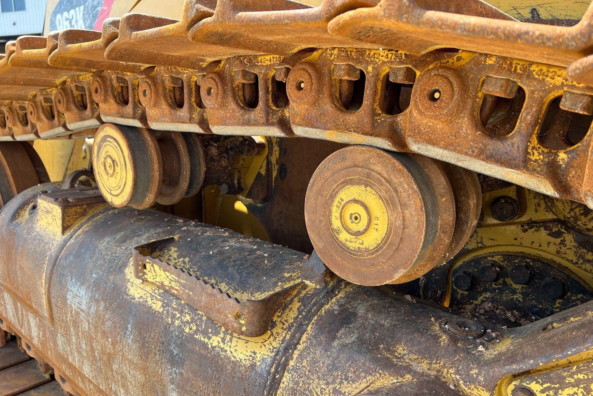 gallery 2016 Caterpillar 963K track loader