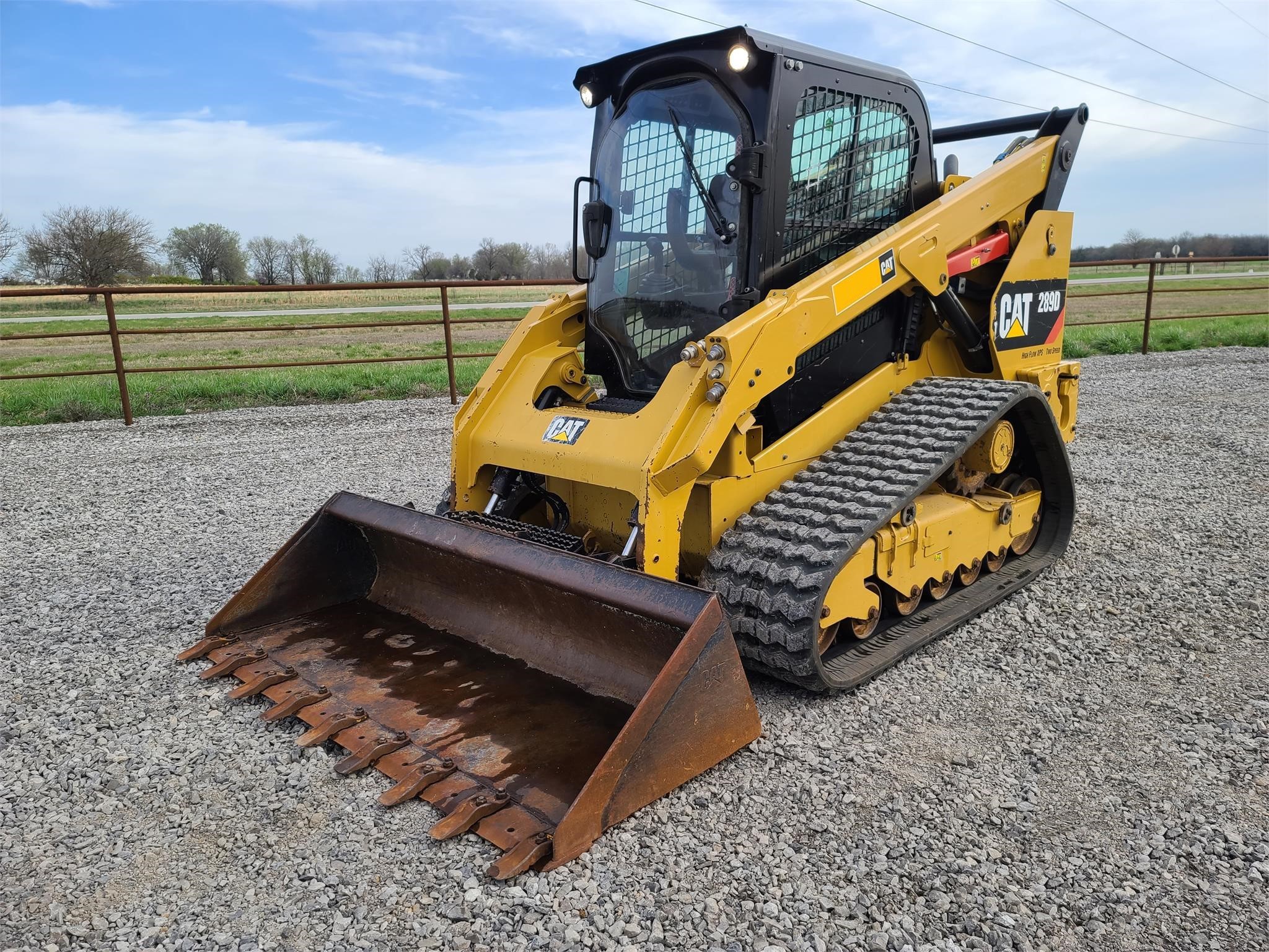 gallery 2017 Caterpillar 289D Skid Steer