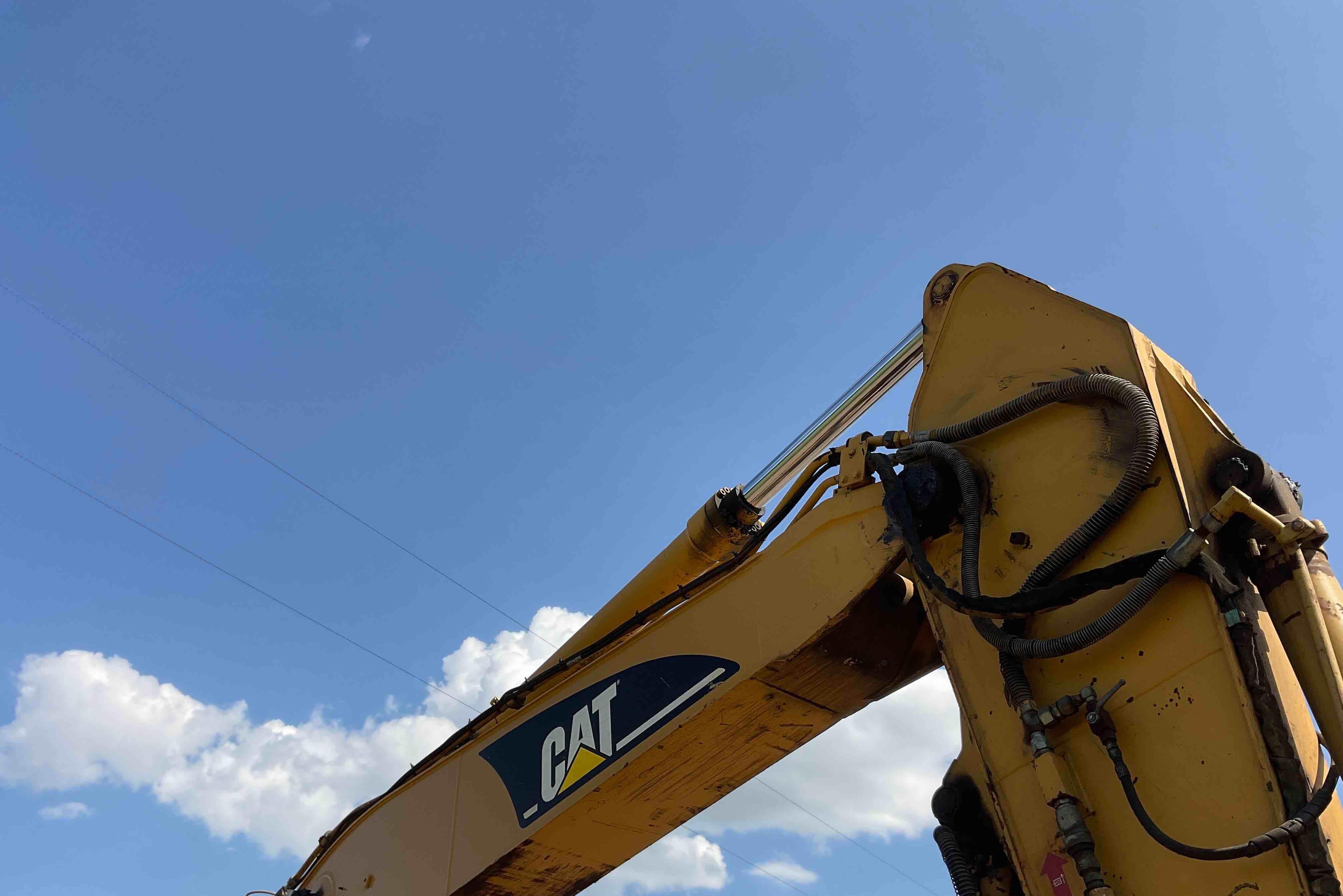 gallery 2004 Caterpillar 320CLU Excavator