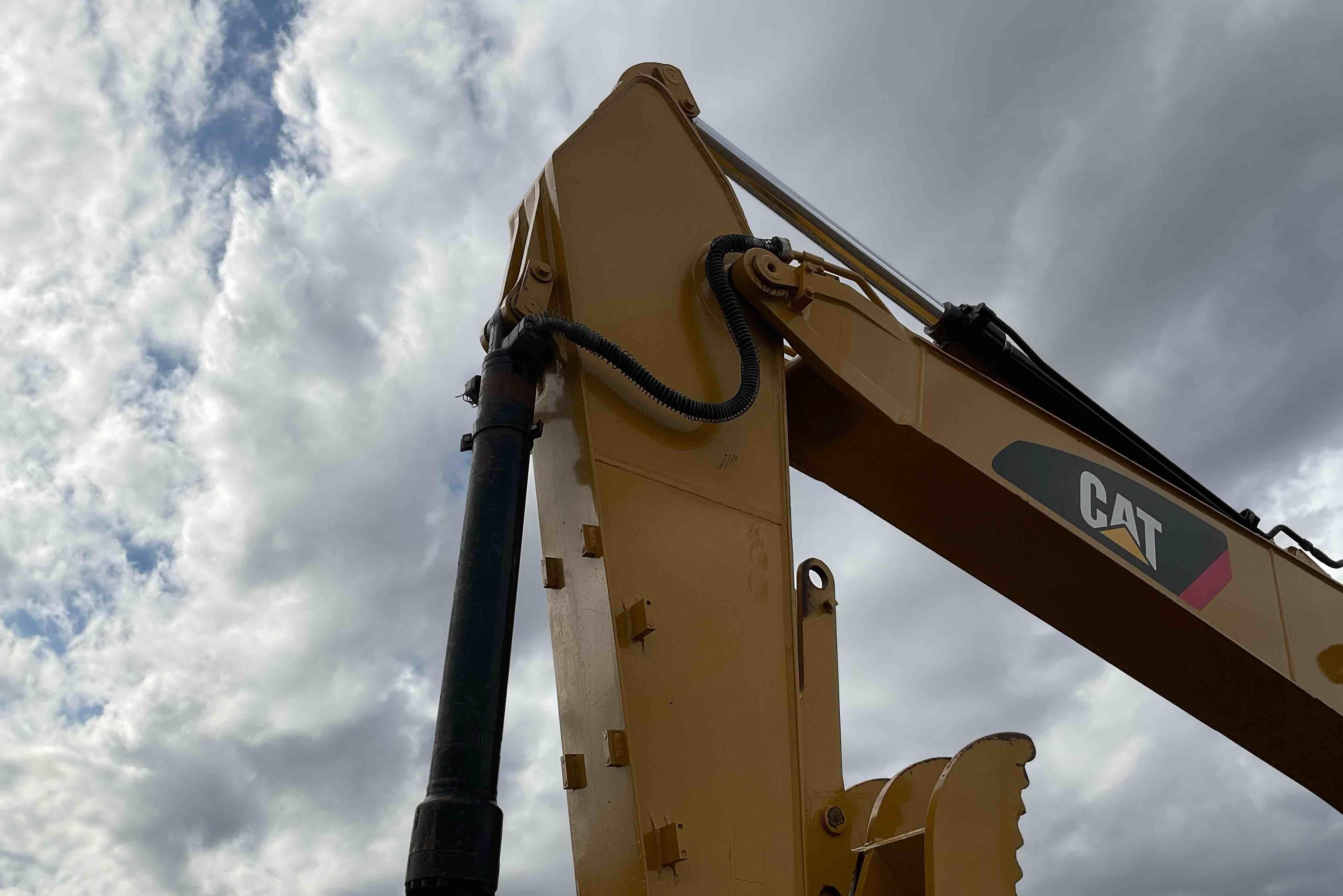 gallery 2017 Caterpillar 320FL Excavator