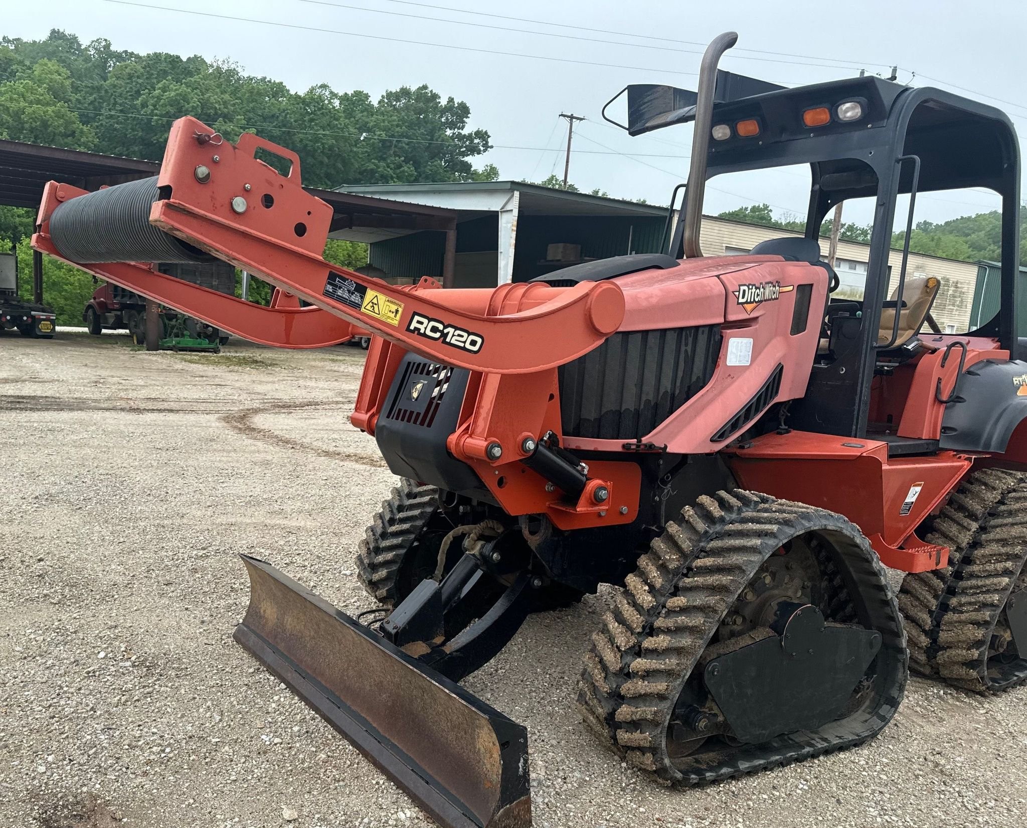 gallery 2013 Ditch Witch RT120 Quad trencher