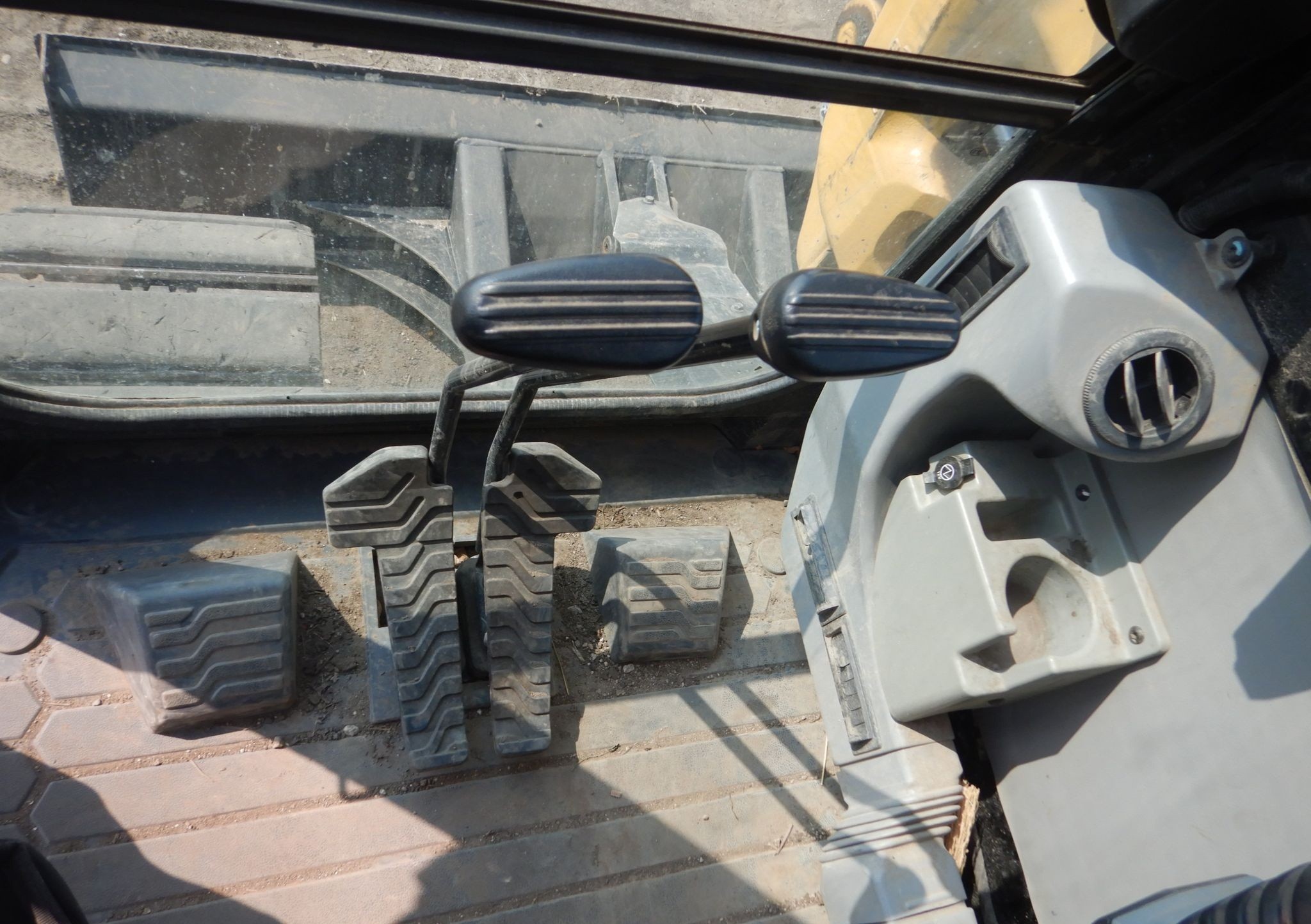 gallery 2018 Caterpillar 308E2 CRH2R mini excavator