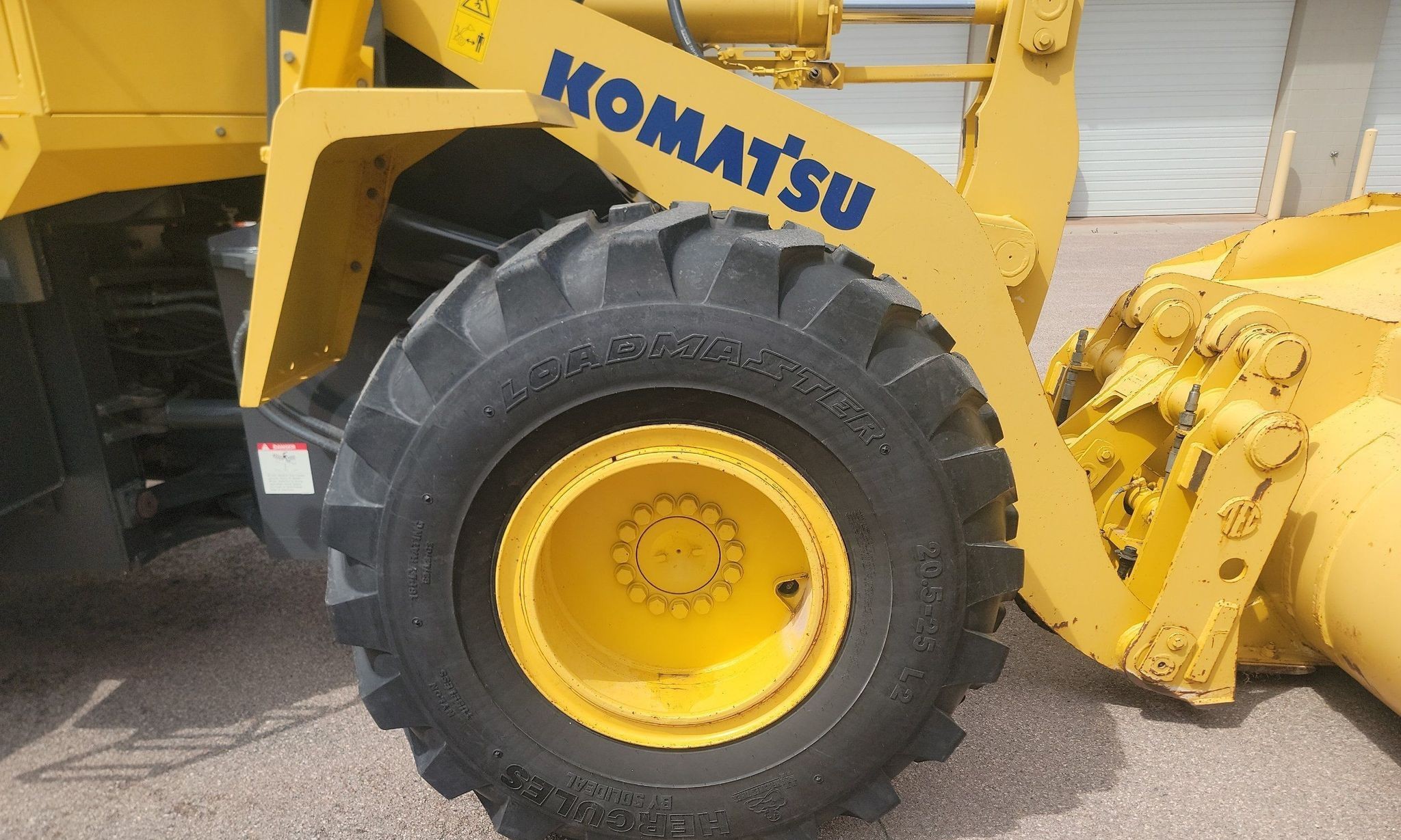 gallery 2005 Komatsu WA320 wheel loader